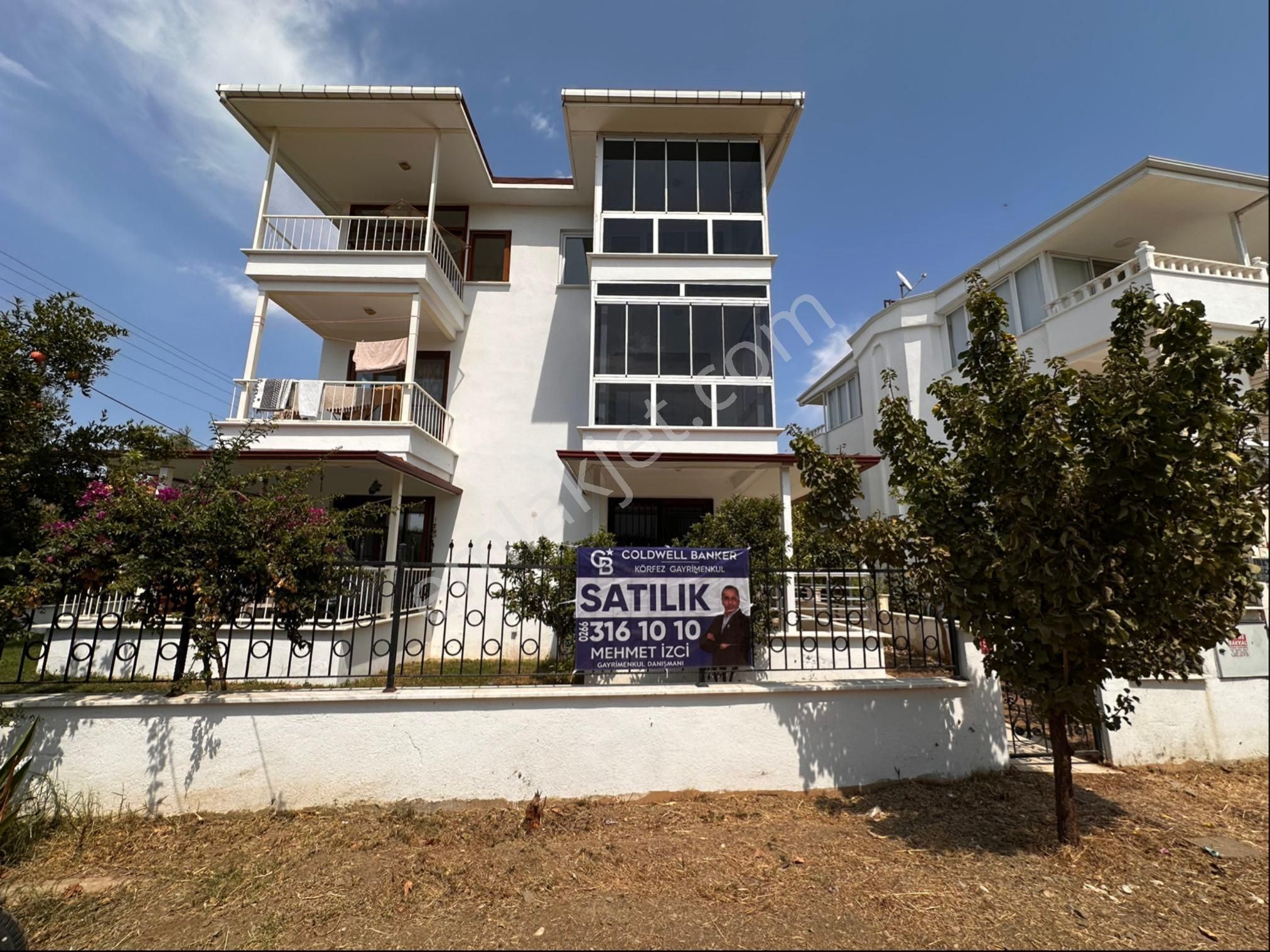 Altınoluk Narlı Mahallesinde Denize 50 M Mesafe De Doğa Manzaralı 4+1 Satılık Tripleks Villa