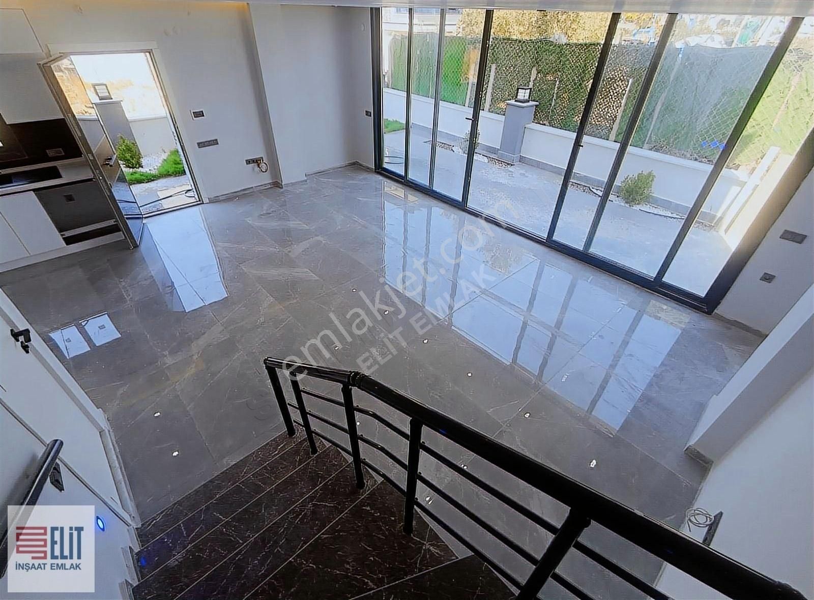 Didim'de Deniz Manzaralı Geniş Teraslı Villa - Görsel 26