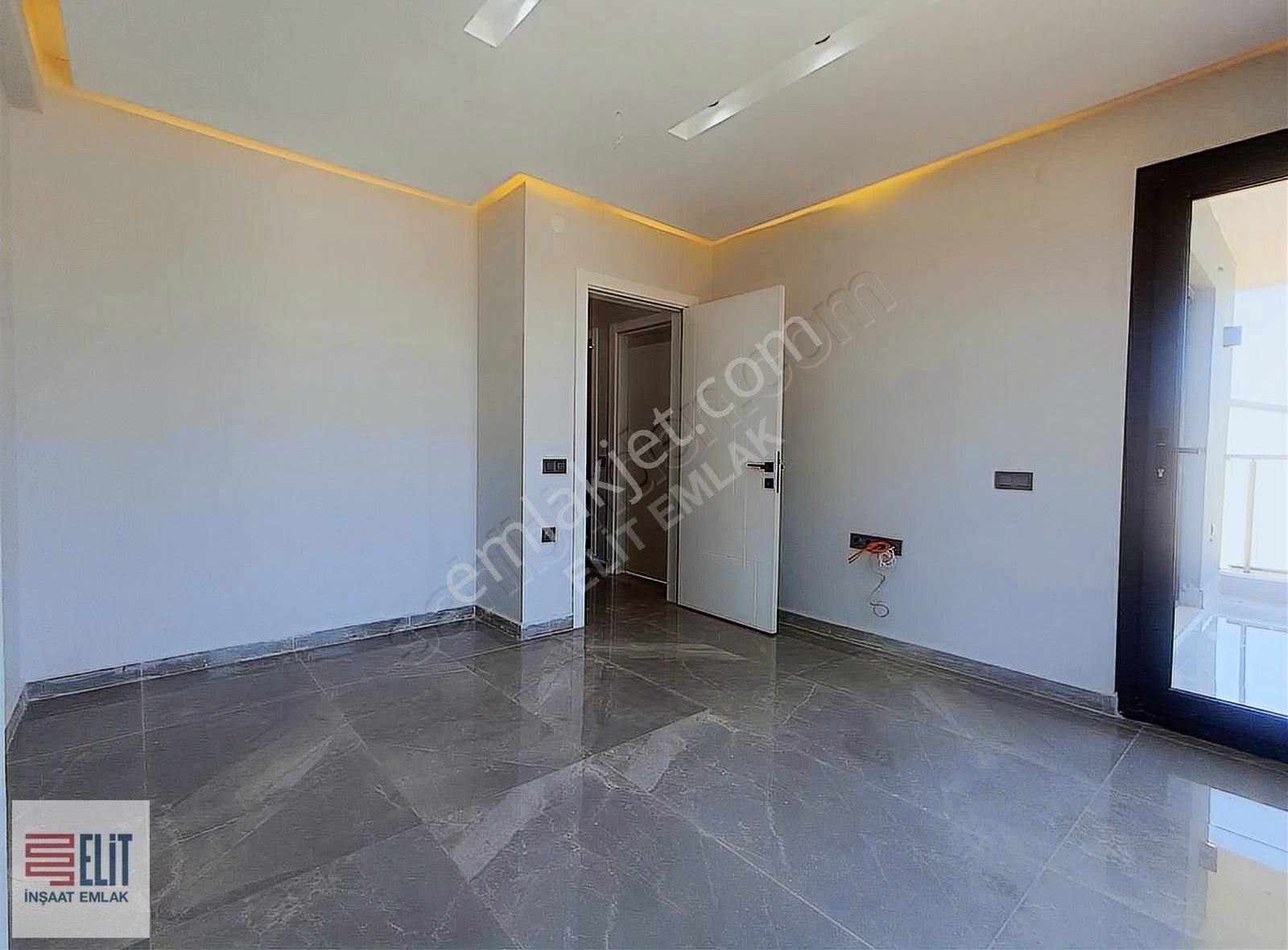 Didim'de Deniz Manzaralı Geniş Teraslı Villa - Görsel 18