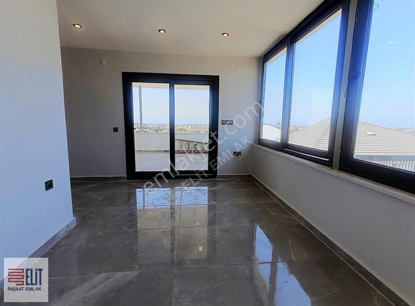 Didim'de Deniz Manzaralı Geniş Teraslı Villa - Görsel 24