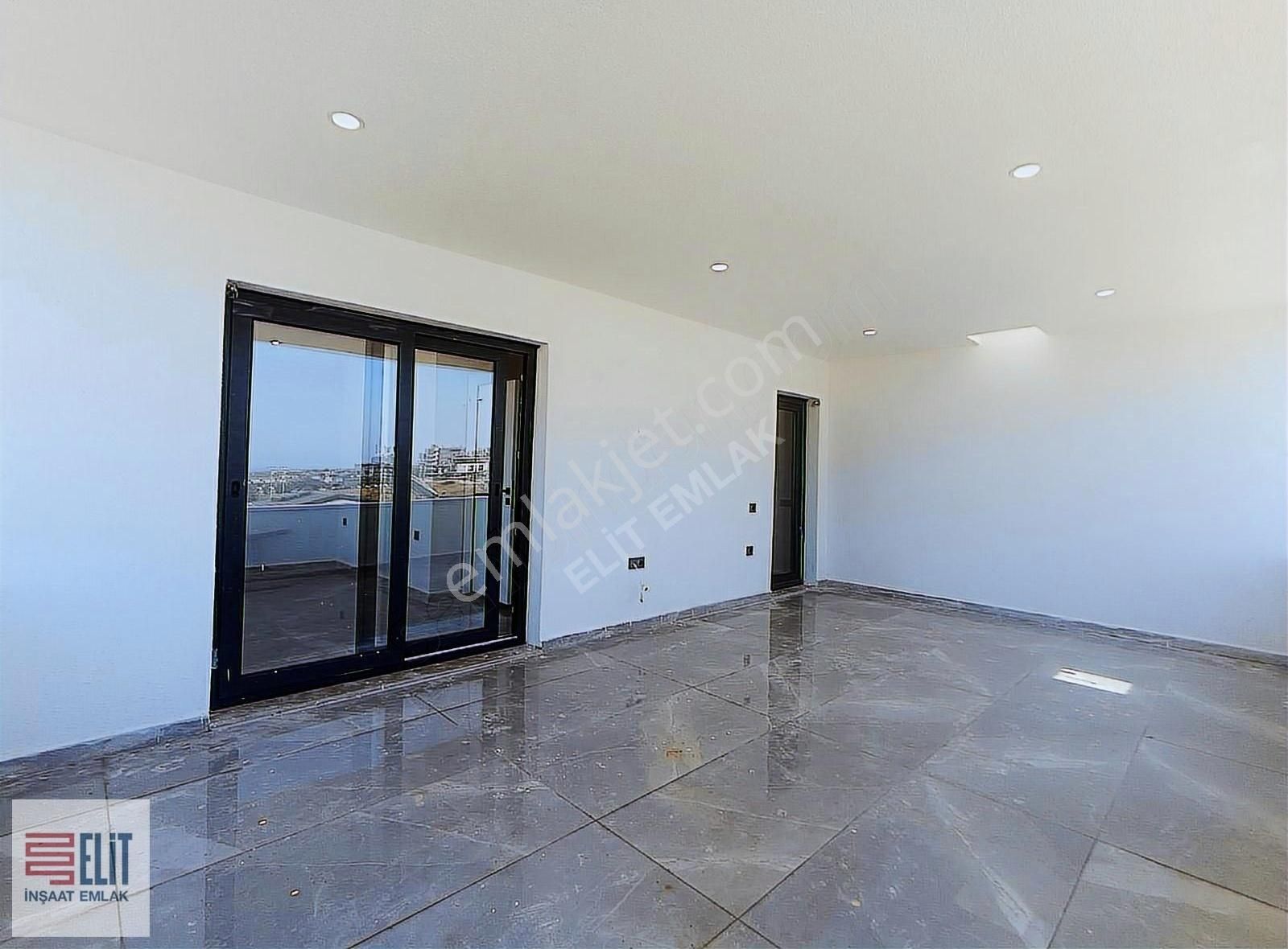 Didim'de Deniz Manzaralı Geniş Teraslı Villa - Görsel 25