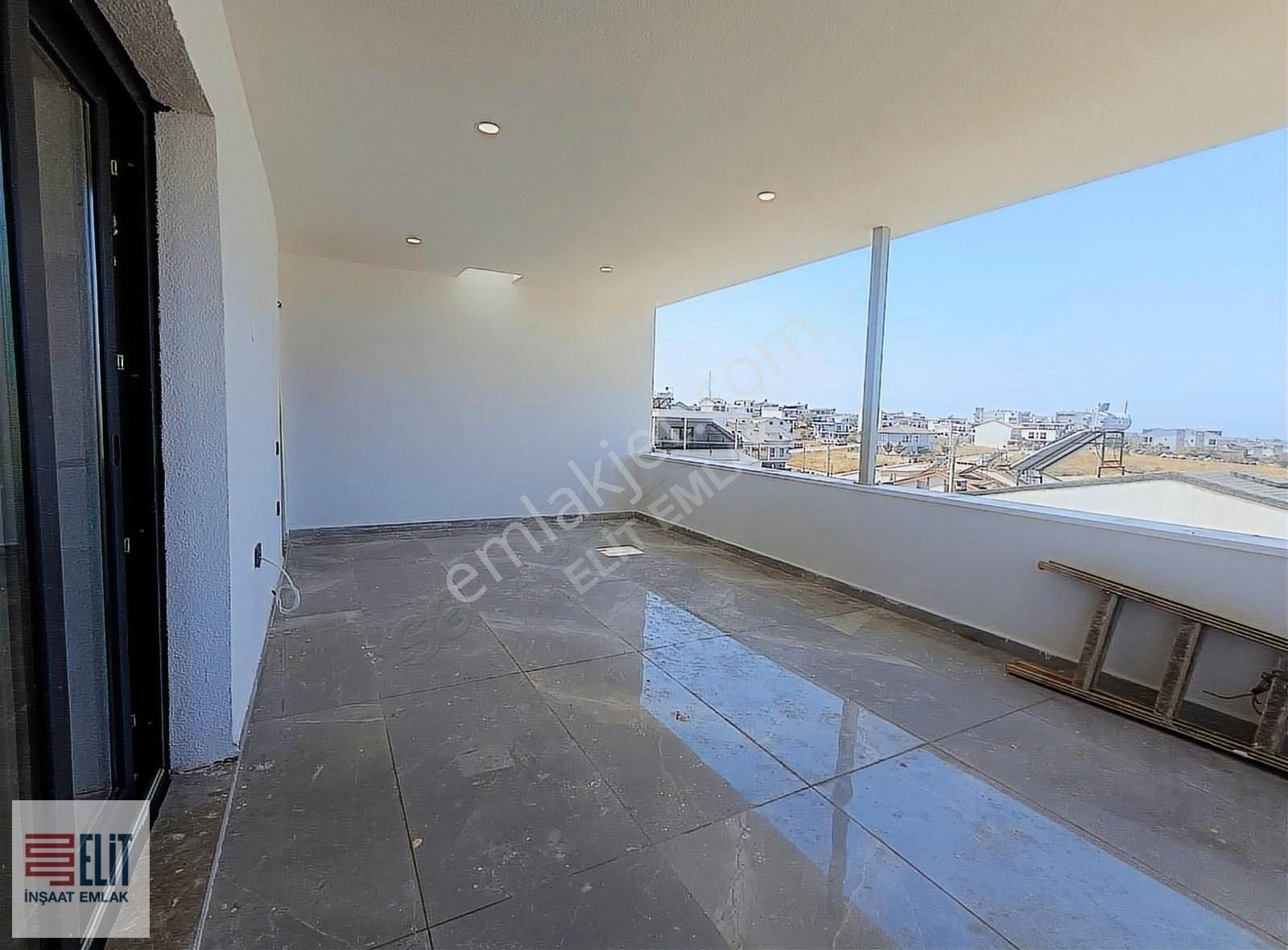 Didim'de Deniz Manzaralı Geniş Teraslı Villa - Görsel 8