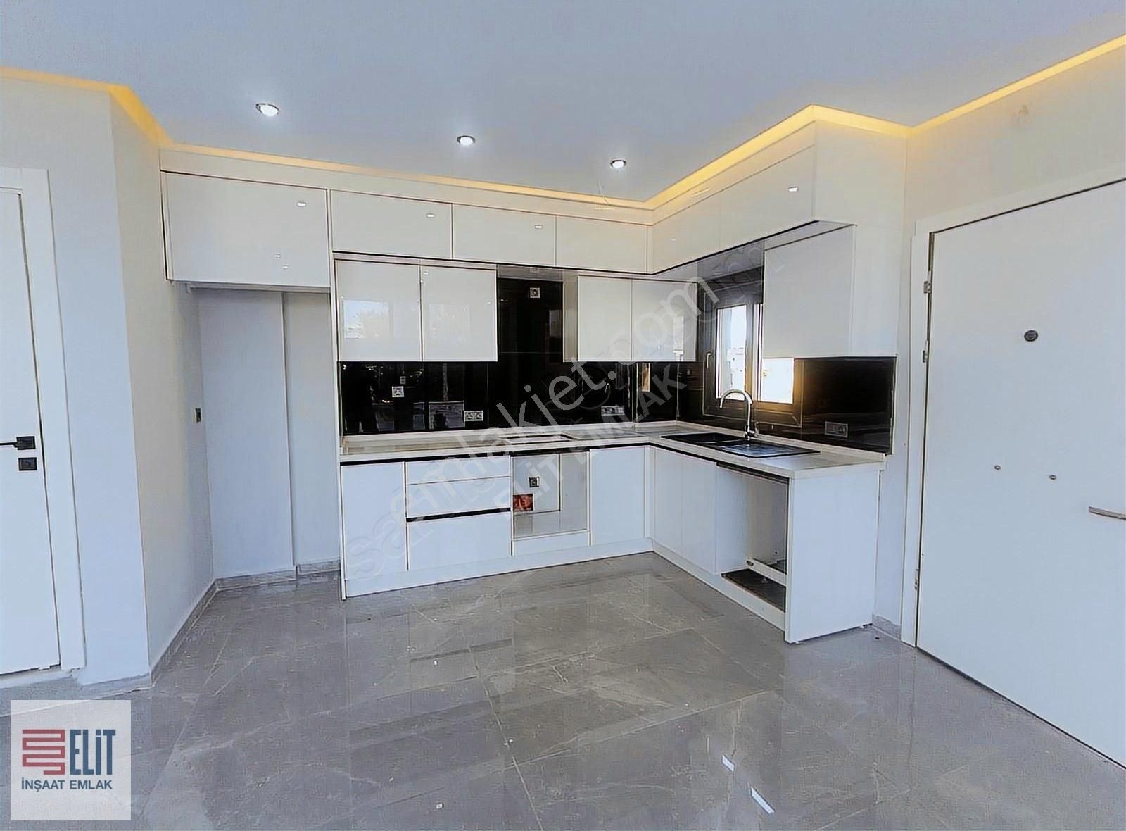 Didim'de Deniz Manzaralı Geniş Teraslı Villa - Görsel 15