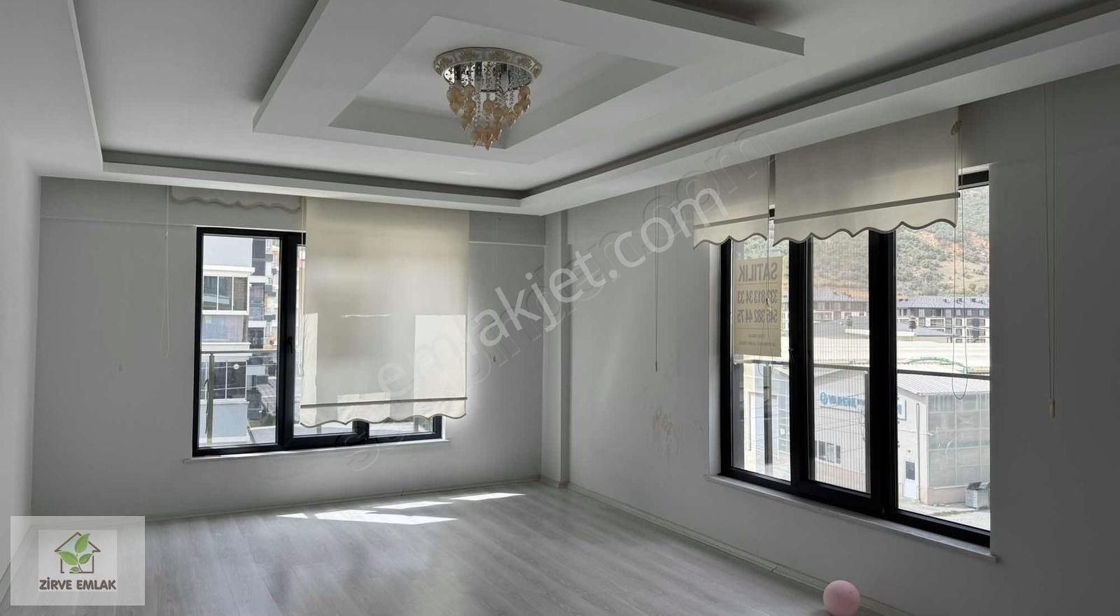 Zirve Emlak Satıyorr Yarenler Köşe 3.kat 190m2 Garajlı Lüx Daire