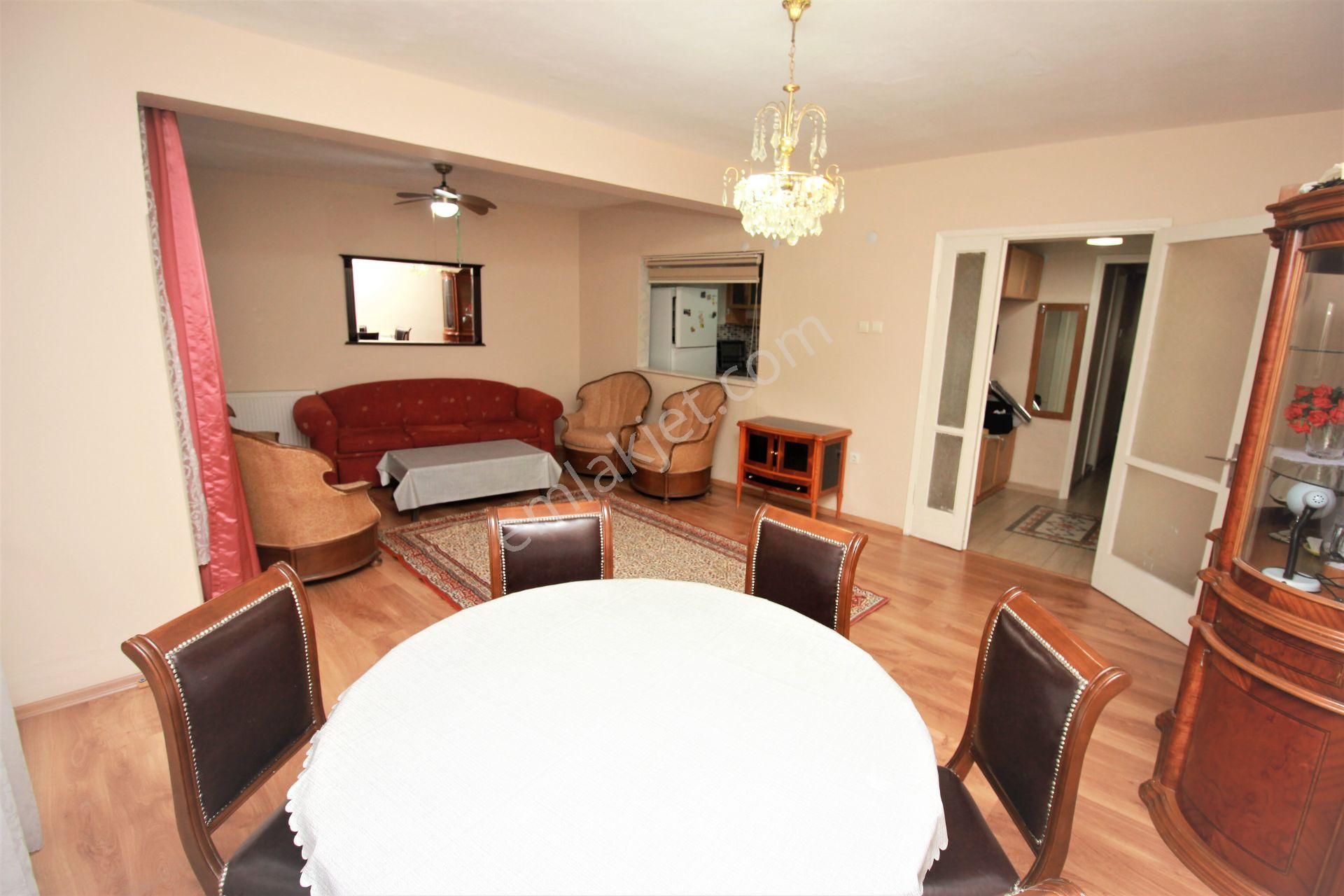 Karşıyaka Donanmacı Mahallesi Eşyalı, Doğalgazlı 2+1 Geniş Kiralık Daire