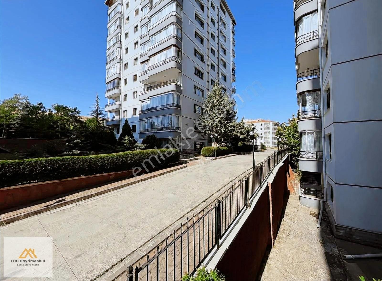 Ecg Gayrimenkul'den; Sitede Asansrölü 6. Katta 4+1 Uygun Daire ! - Görsel 13