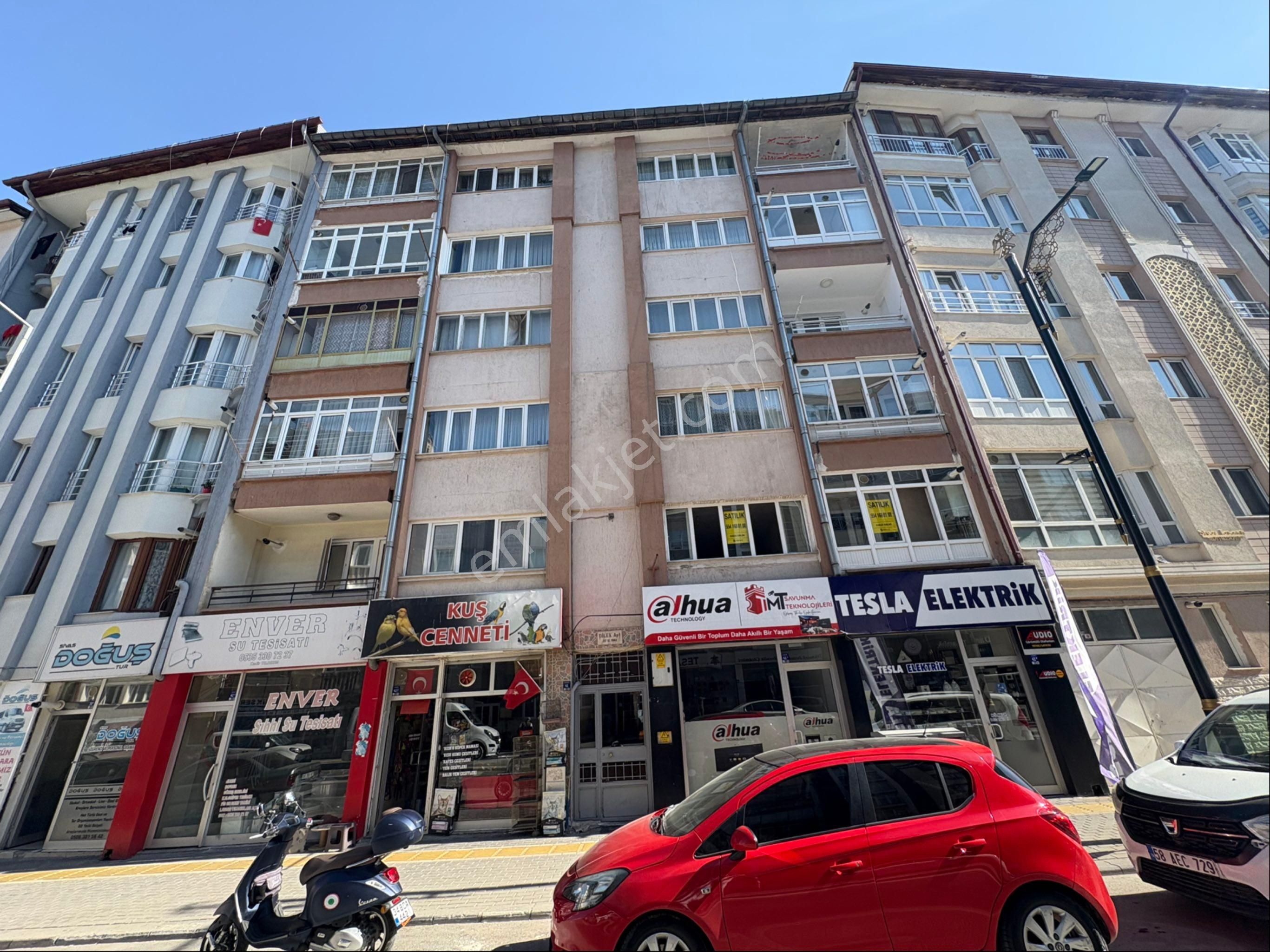 Kabze Emlaktan Ece Mahallesinde Satılık Daire..!!!