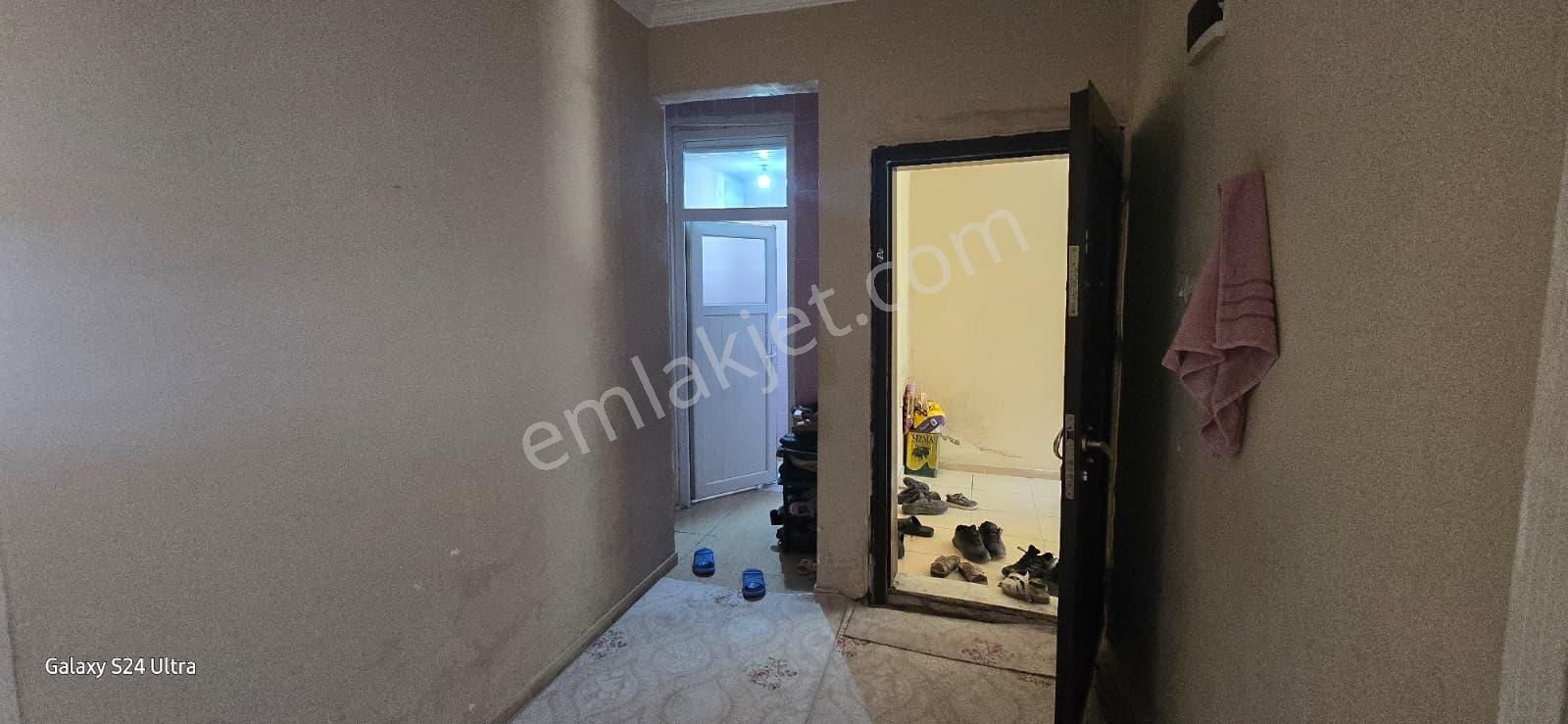 Ahmet Yesevi Mahallesinde Perşembe Pazarına Yakın Satılık 2+1 Daire