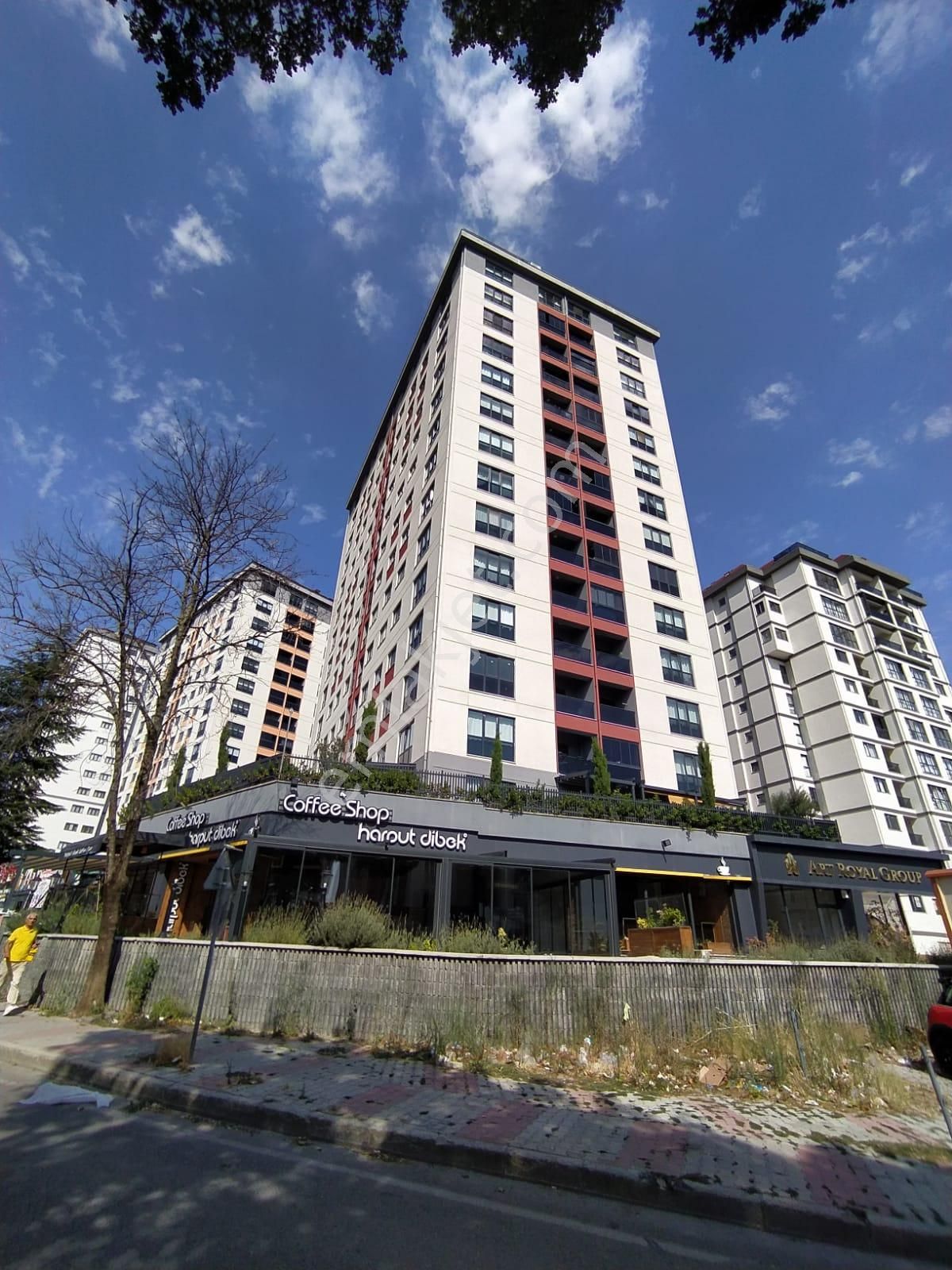 Mertcan Dan Yakacık Meydana Yürüme 250m2 Fırsat Kiralık Dükkan