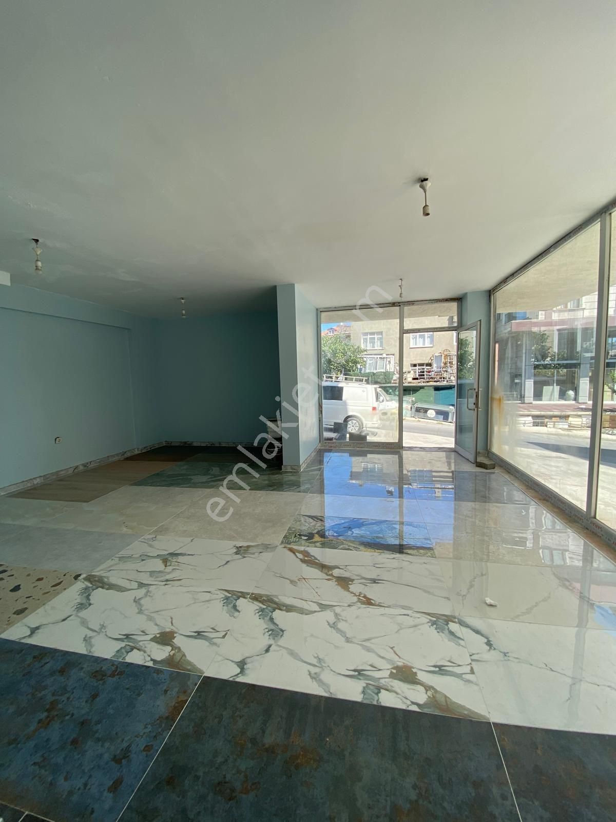 Kavaklida Kiralık Dükkan 40 Metre İster Depo İster Dükkan Olarak