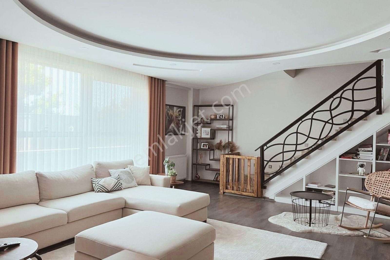 Aliağa Yalı Mh. Denize 150mt. Mesafede 4+1 Satılık Çatı Dubleksi