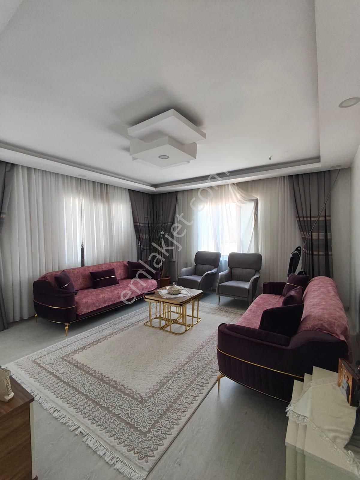 İlyas Kutlar Gayrımenkul Den Yeşilevler Mhl 2+1 140m2 Kattan Daire