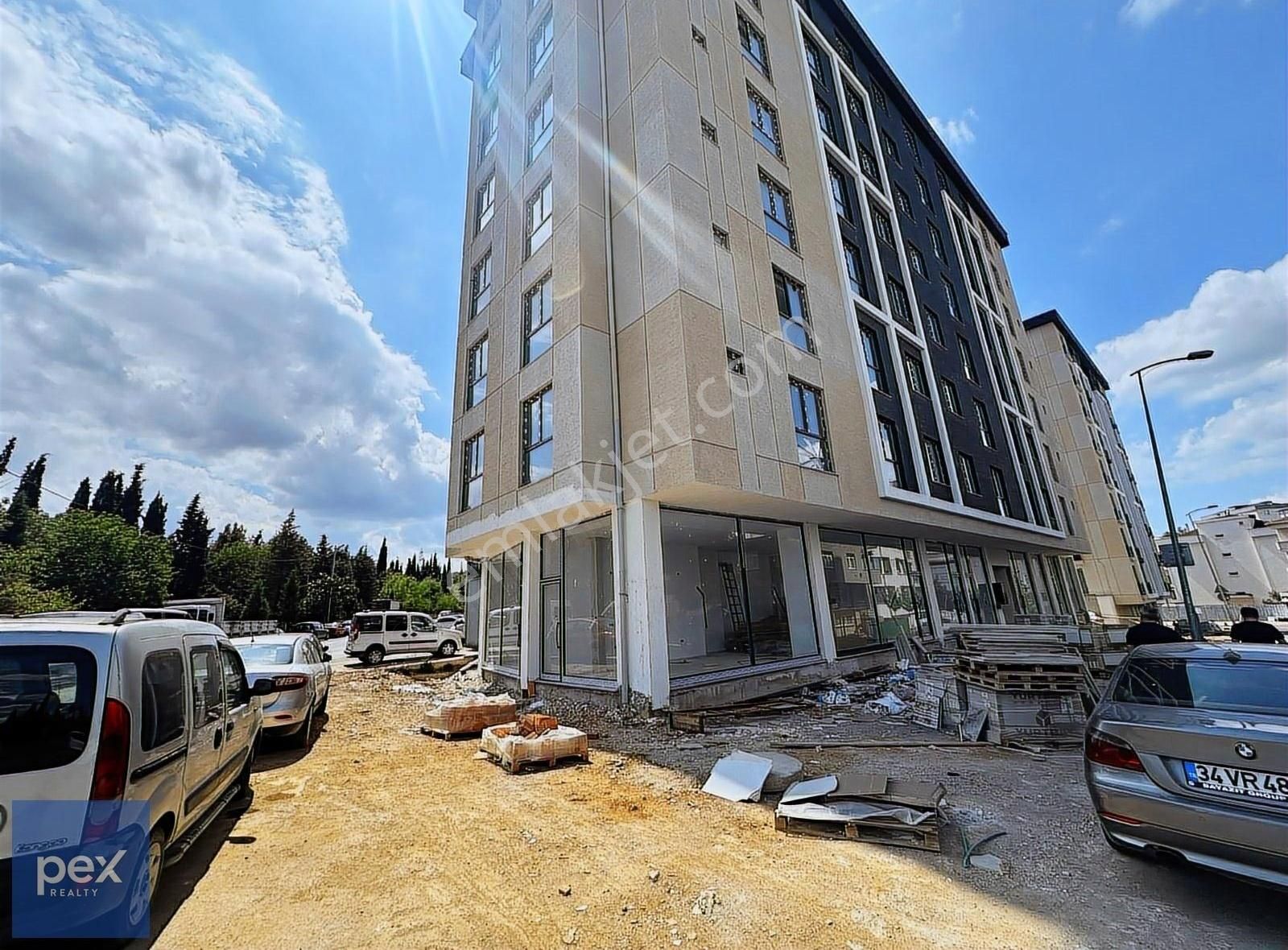 Merkezi Lokasyonunda 130 M² Köşe Dükkan Mağaza