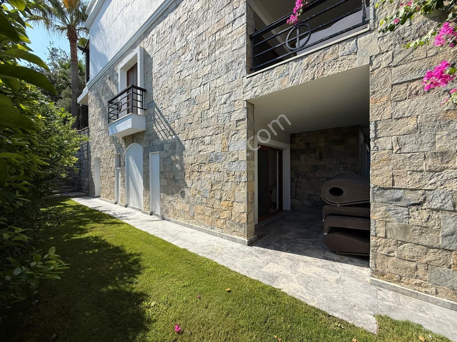 Bodrum Türkbükü'nde Site İçinde 3+1 Satılık Bahçe Dubleksi - Görsel 3