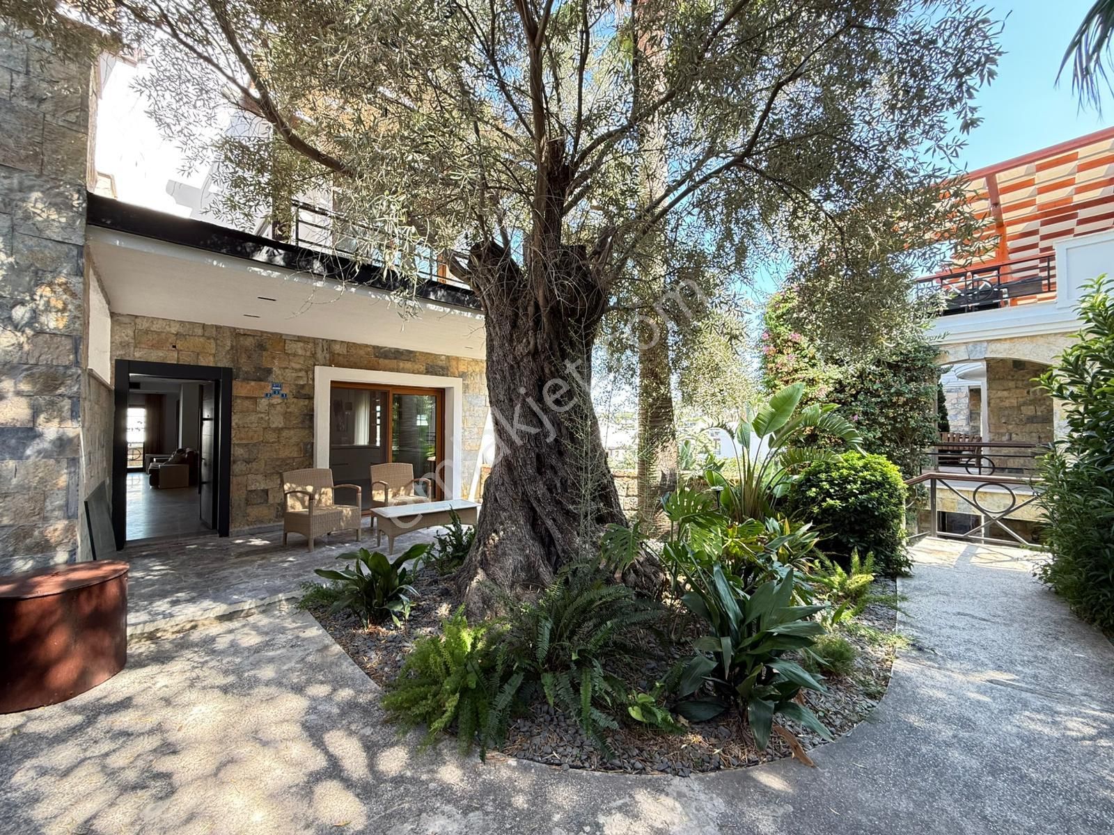 Bodrum Türkbükü'nde Site İçinde 3+1 Satılık Bahçe Dubleksi - Görsel 2