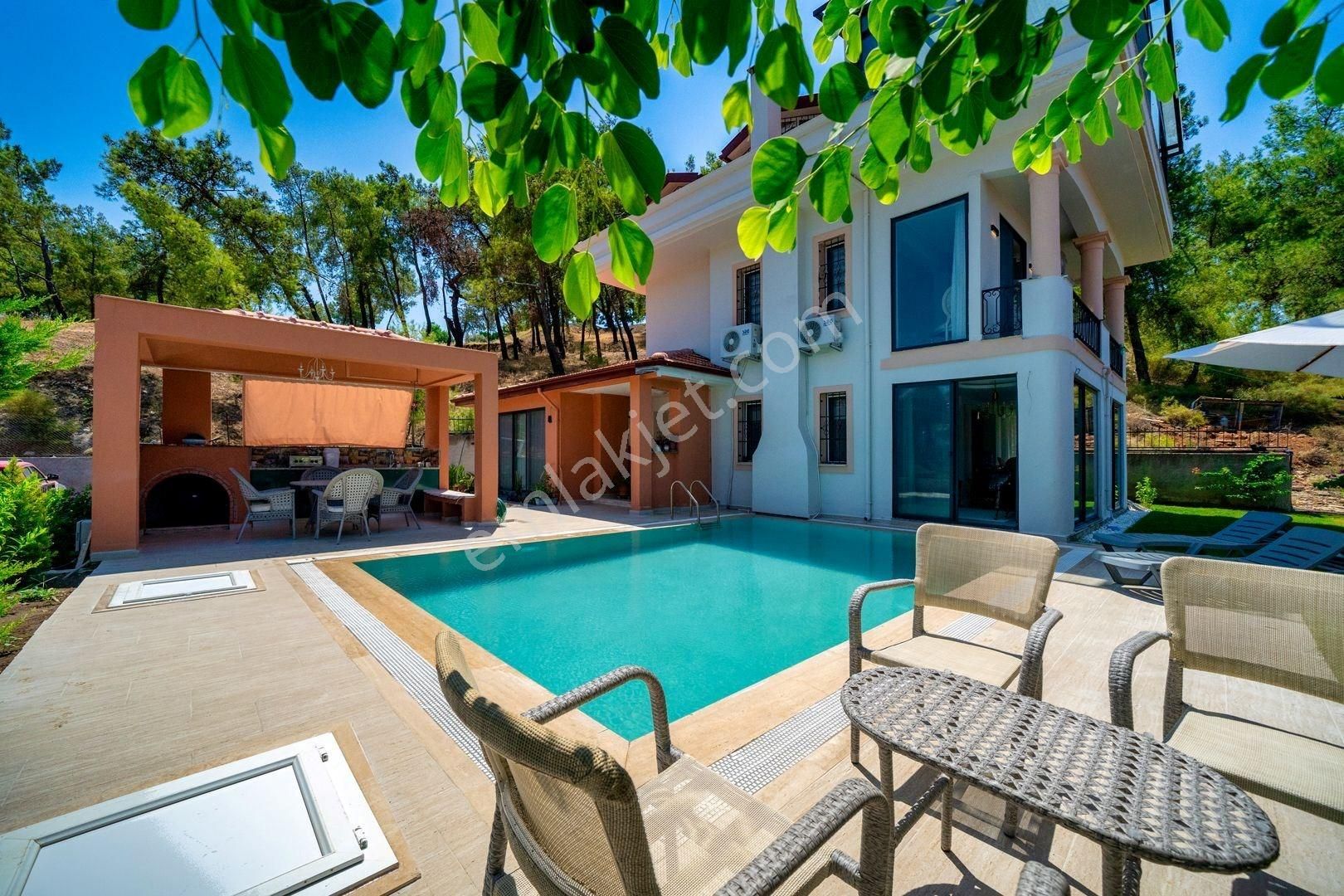 Fethiye Karagedik'te Manzaralı Satılık Müstakil Lüks Villa
