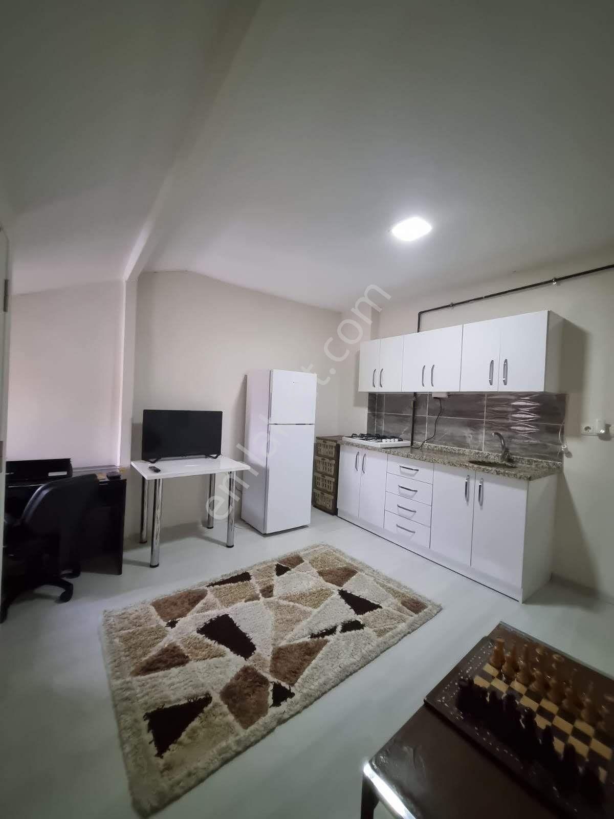 Ender Uysal Gayrimenkulden Foruma Yakın 1+1 Eşyalı Asansörlü Çatıkatı..