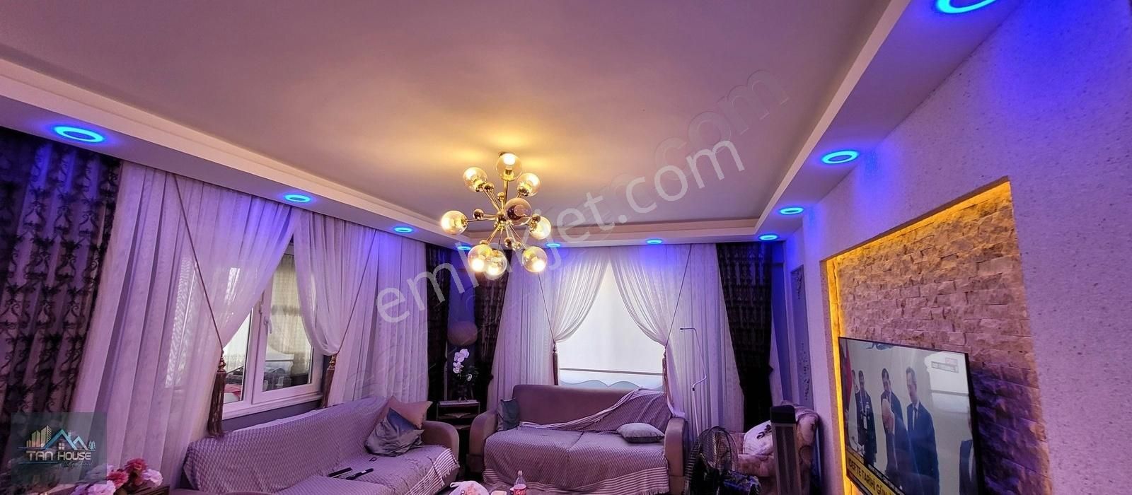 Tan Emlaktan İçi Lüks Yapılı Kiralık 2+1 Daire