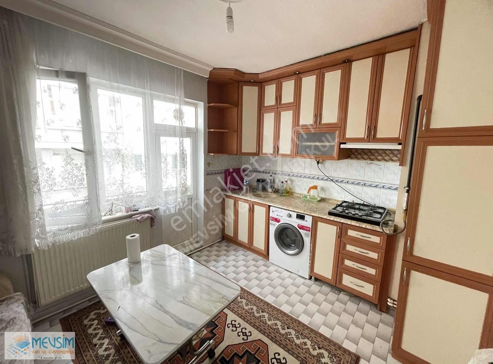 Bahçelievler De Eşyalı 2+1 Kiralık Daire Abonek Açık