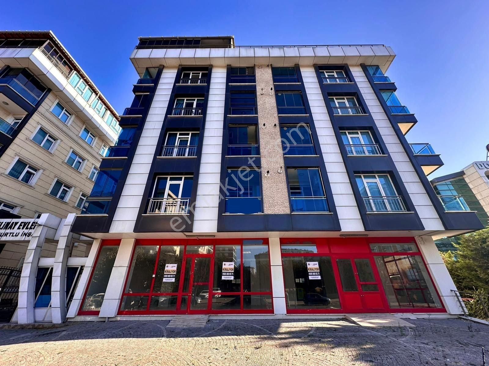 Beylikdüzü Adnankahveci'de Cadde Üzeri Tabela Değeri Yüksek Kiralık Dükkan
