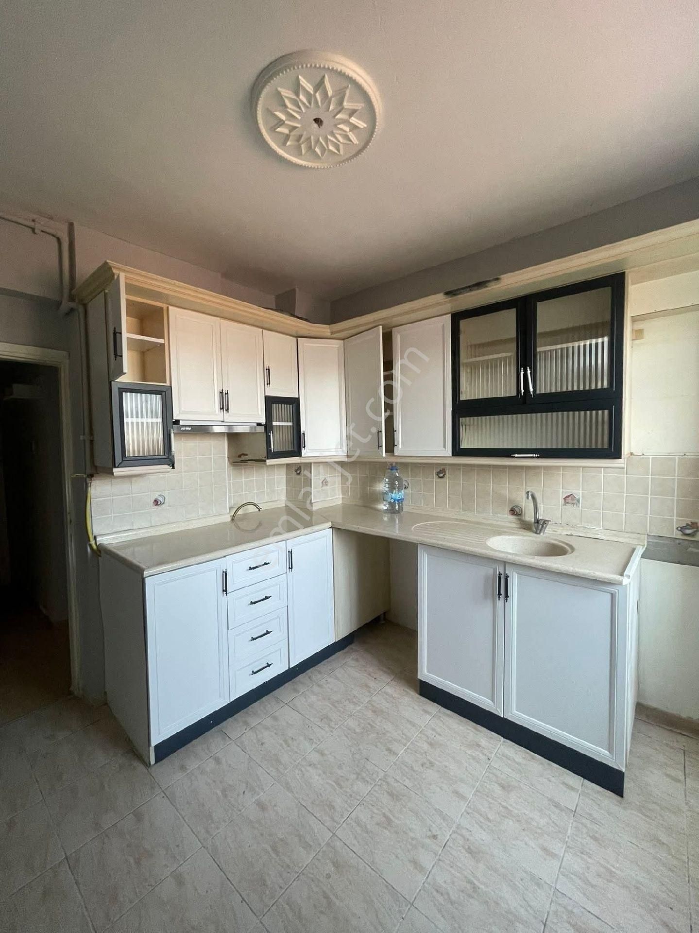 Samsun İlkadım Saitbey Mahallesinde Bulvara Cephe 3+1 Asansörlü Temiz Kiralık Daire