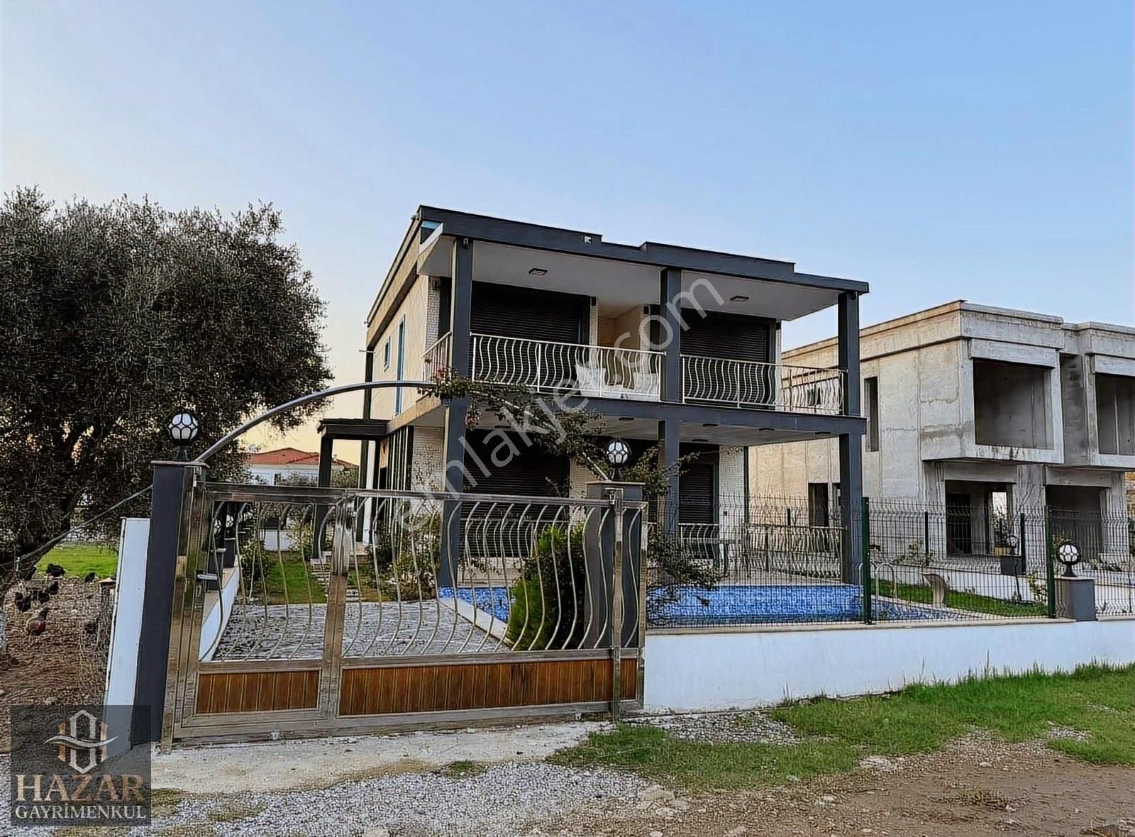 Kuşadası Davutlarda Satılık 350 M2 Arsa İçinde 4+1 Villa