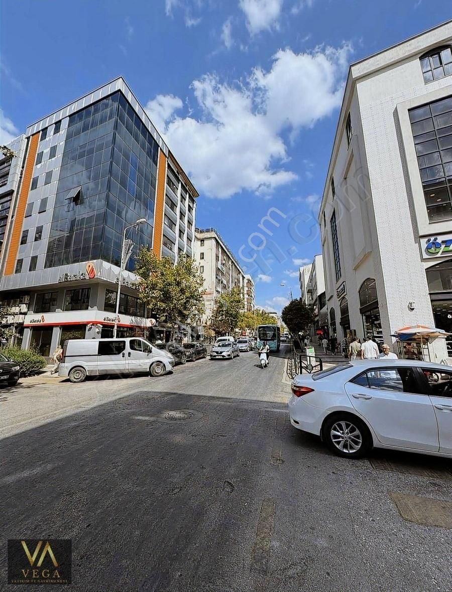 Vega'dan Şehrin Merkezinde Tabela Değeri Yüksek 3+1 Kiralık