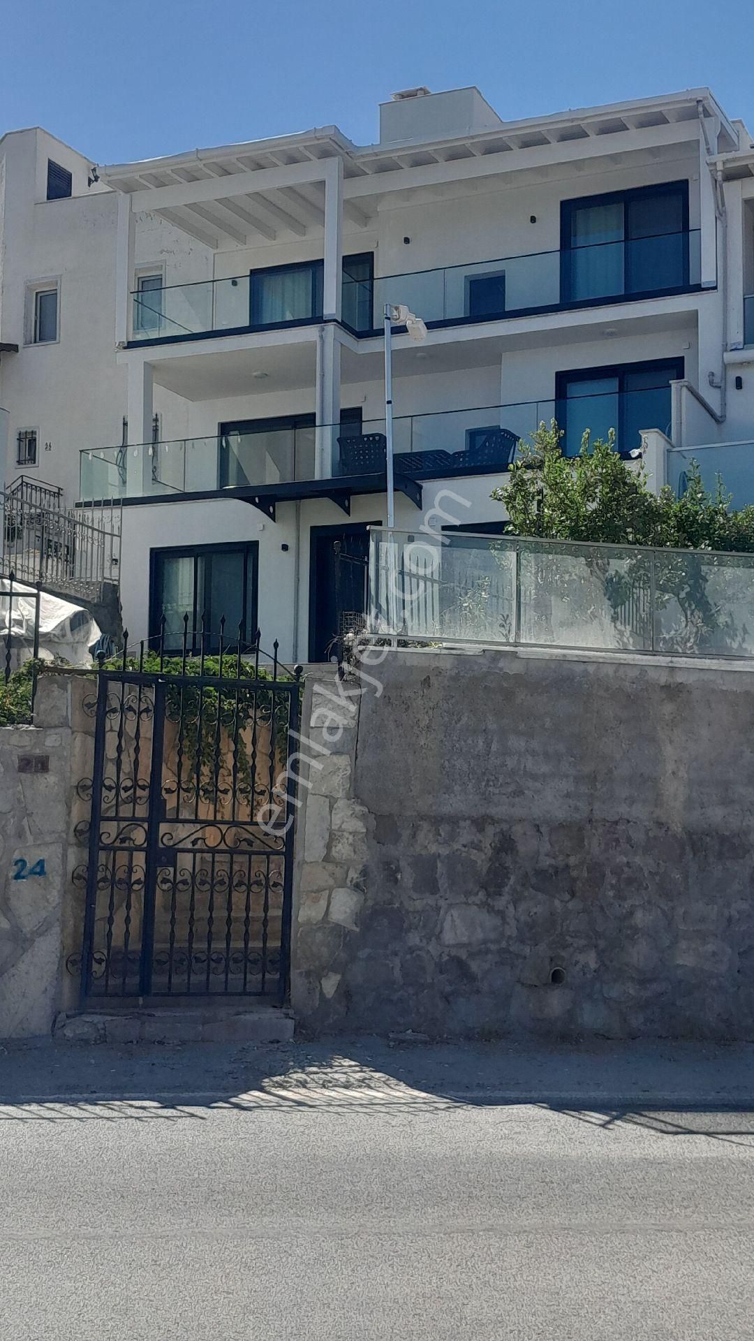 Bodrum Gündoğan'da Kiralık Tripleks Villa