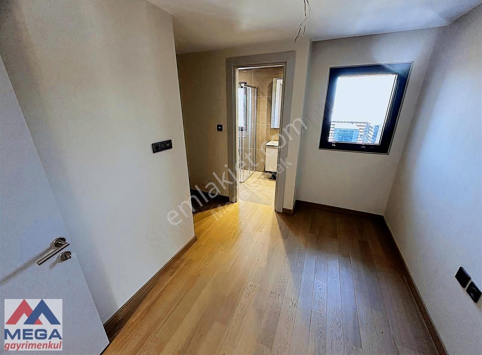 Büyük Klübe Yakın Panoramik Deniz Manzaralı 200m2 Katta Tek 4+1 - Görsel 23