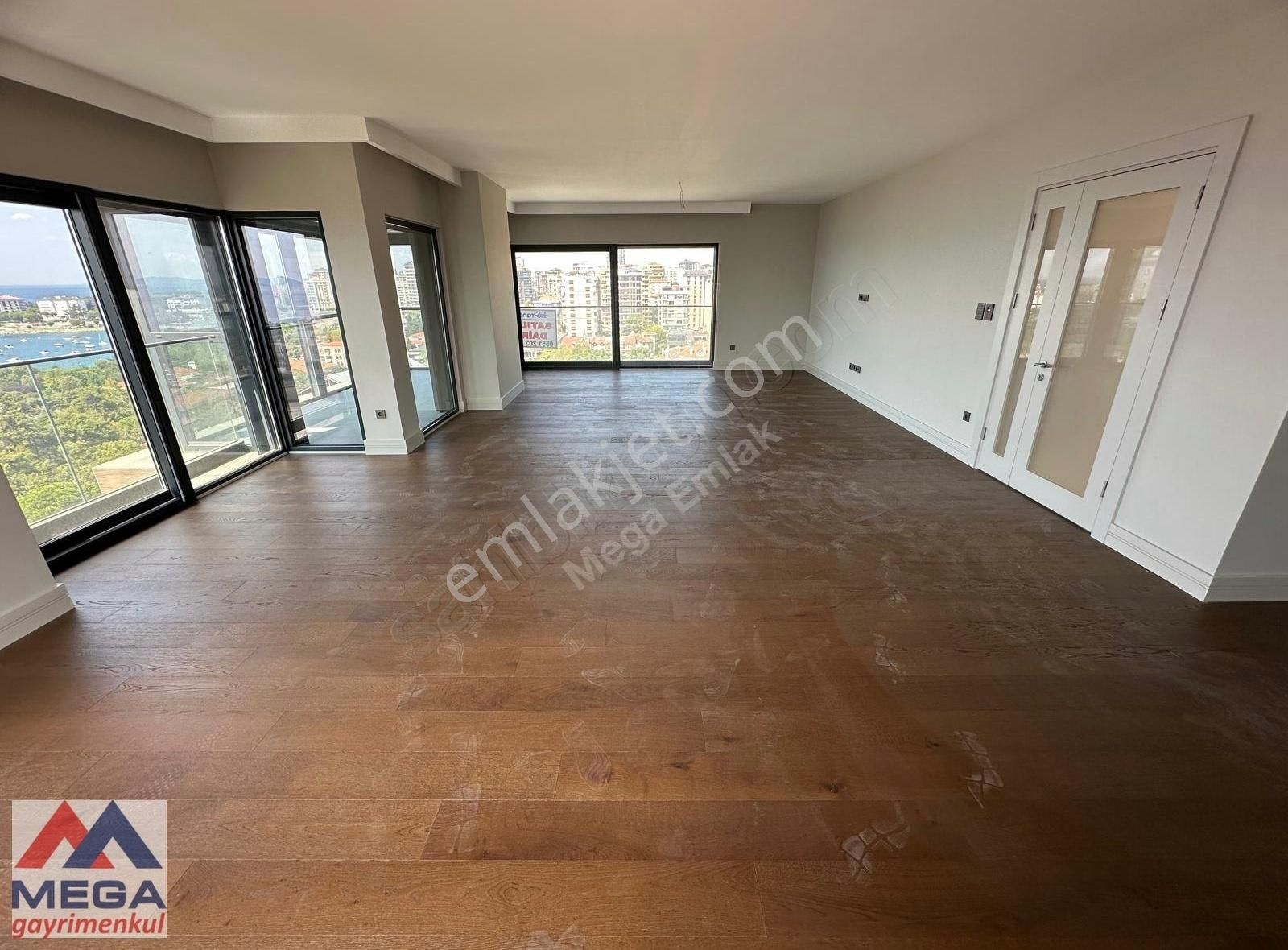 Büyük Klübe Yakın Panoramik Deniz Manzaralı 200m2 Katta Tek 4+1 - Görsel 8