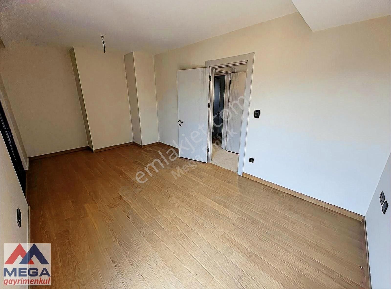 Büyük Klübe Yakın Panoramik Deniz Manzaralı 200m2 Katta Tek 4+1 - Görsel 3