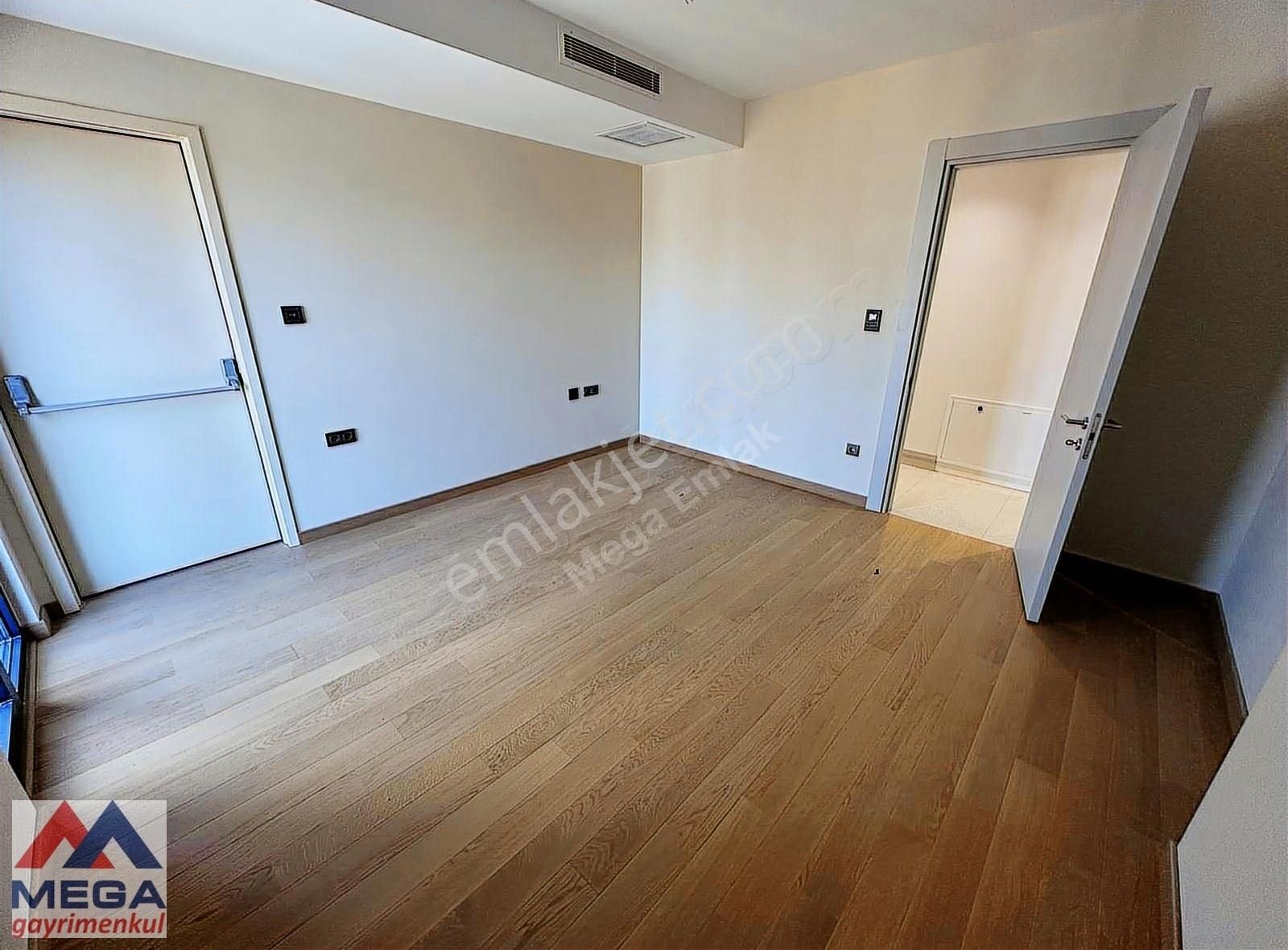 Büyük Klübe Yakın Panoramik Deniz Manzaralı 200m2 Katta Tek 4+1 - Görsel 13