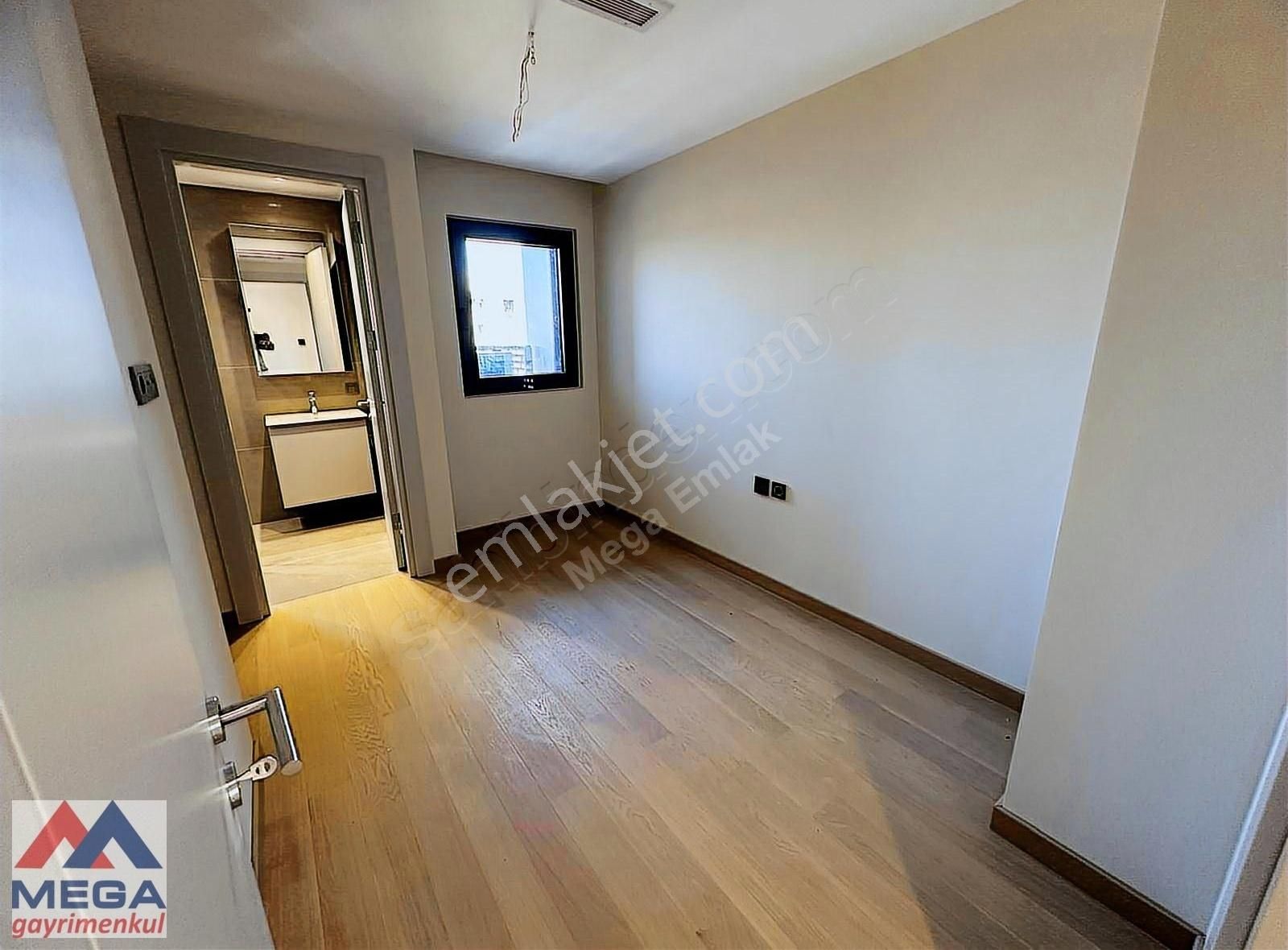 Büyük Klübe Yakın Panoramik Deniz Manzaralı 200m2 Katta Tek 4+1 - Görsel 2