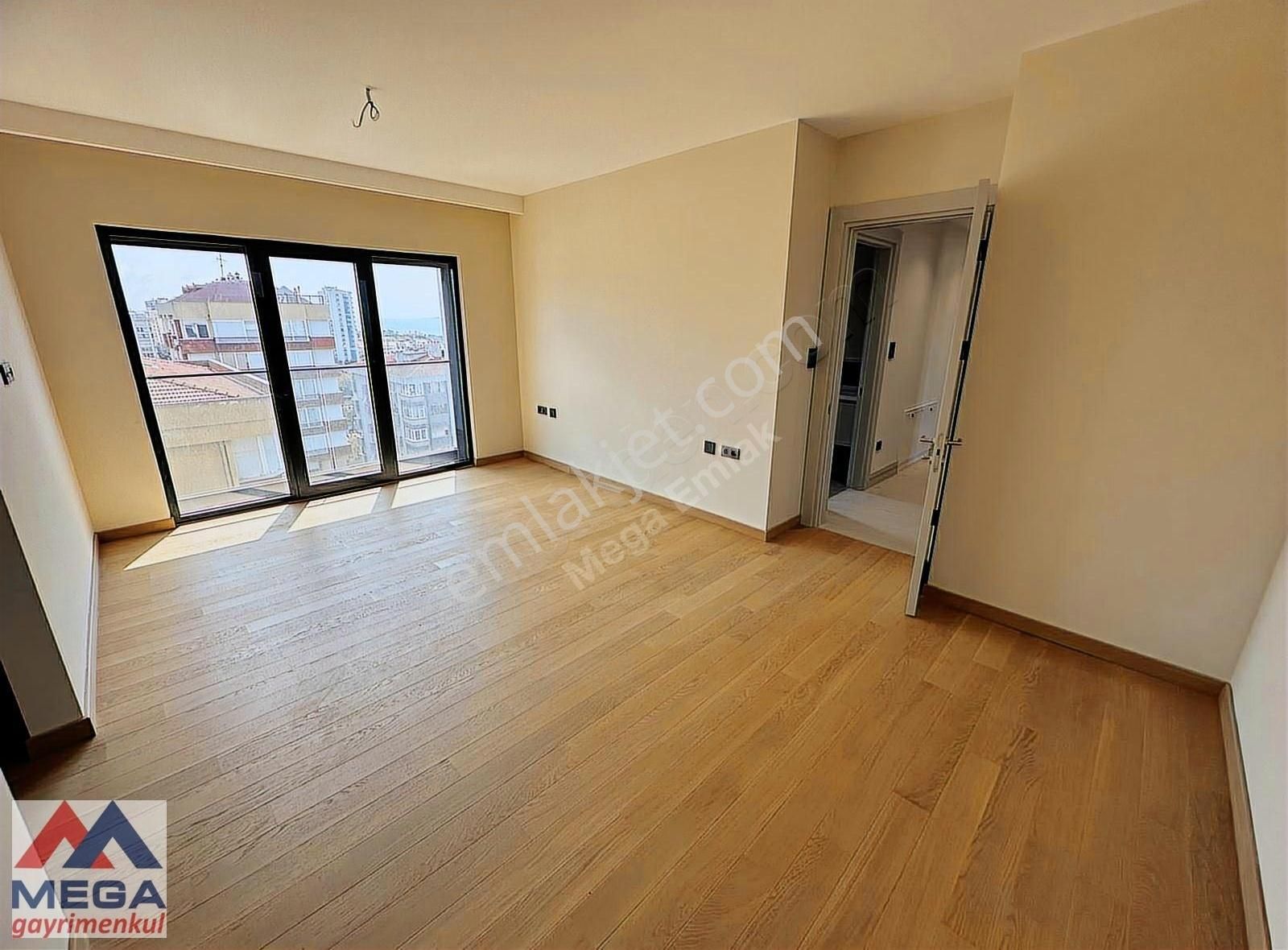 Büyük Klübe Yakın Panoramik Deniz Manzaralı 200m2 Katta Tek 4+1 - Görsel 24