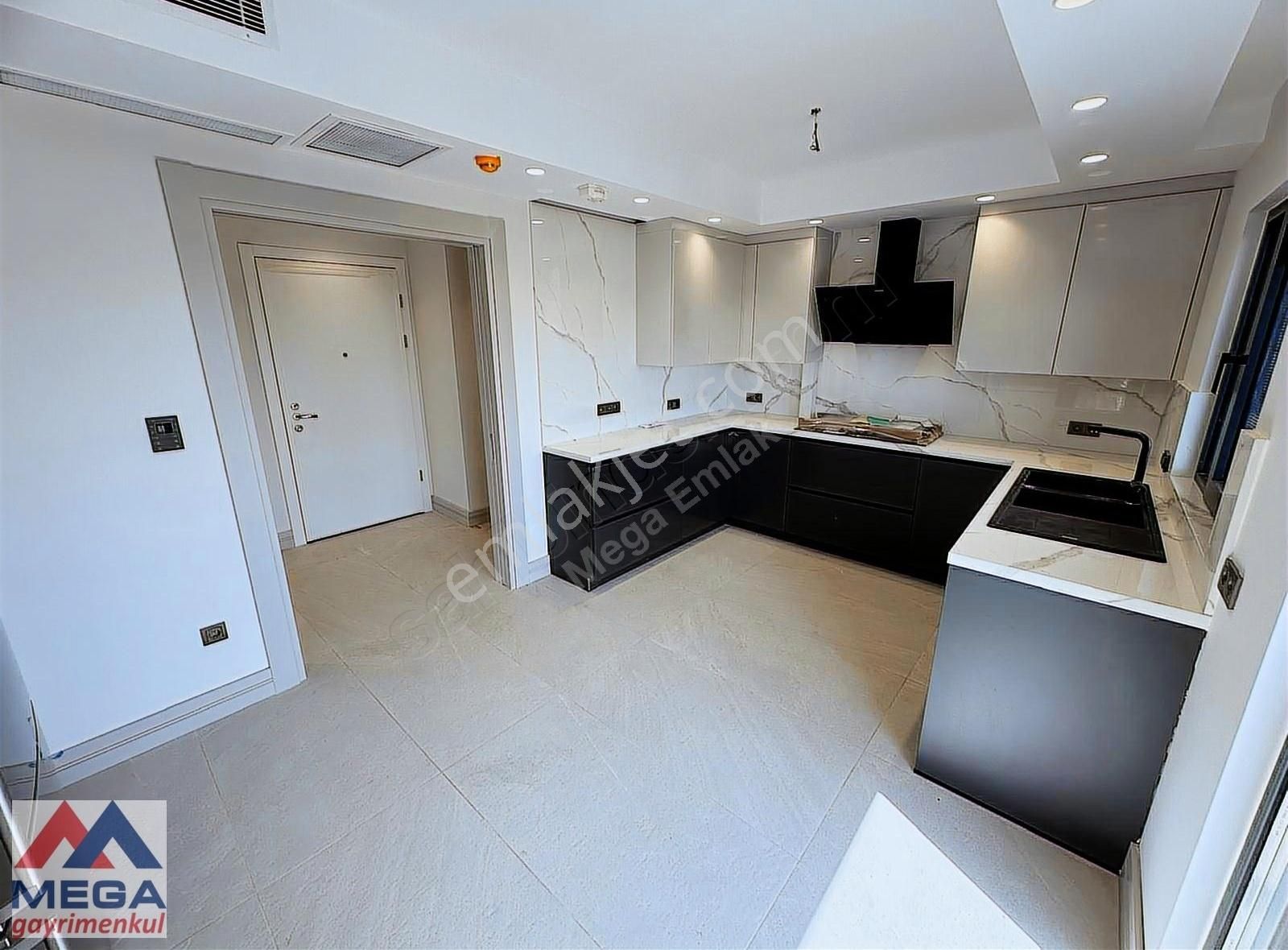 Büyük Klübe Yakın Panoramik Deniz Manzaralı 200m2 Katta Tek 4+1 - Görsel 12