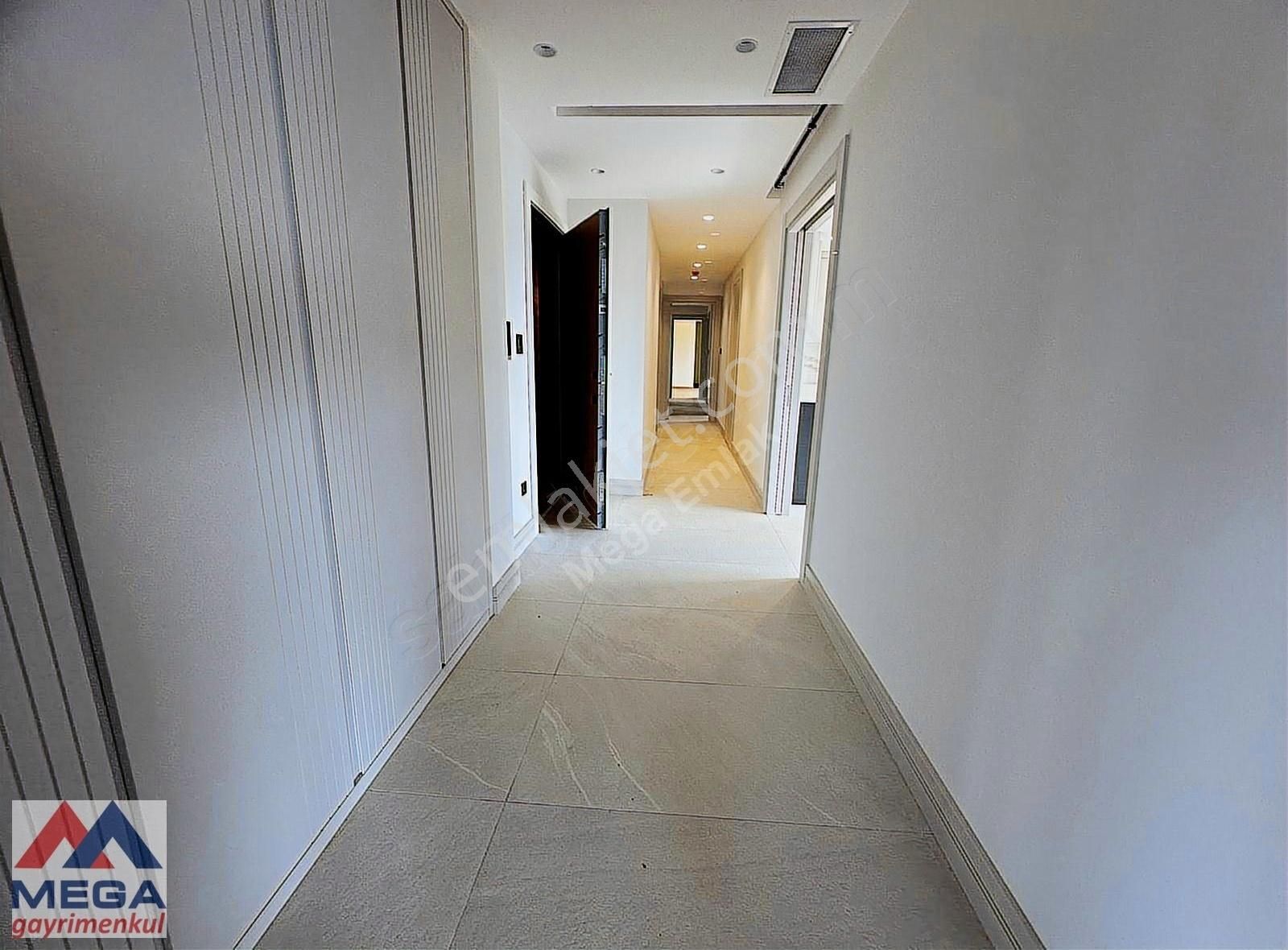 Büyük Klübe Yakın Panoramik Deniz Manzaralı 200m2 Katta Tek 4+1 - Görsel 4