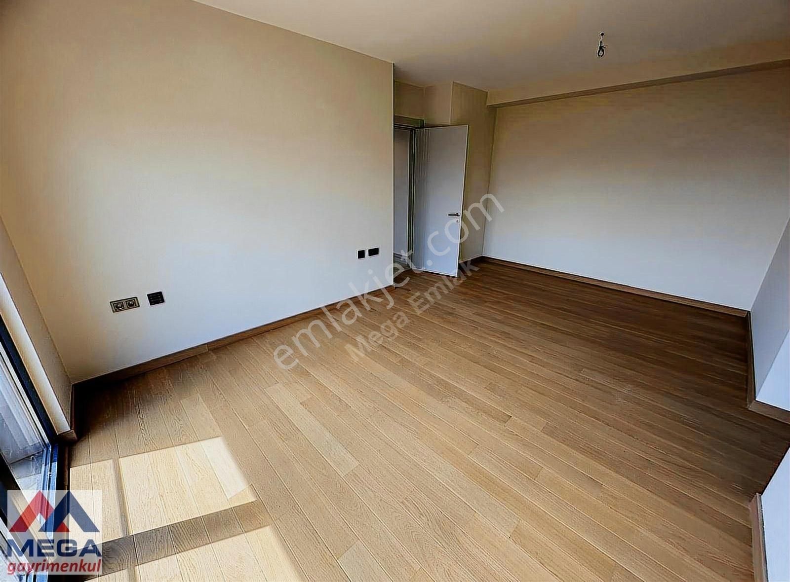 Büyük Klübe Yakın Panoramik Deniz Manzaralı 200m2 Katta Tek 4+1 - Görsel 9