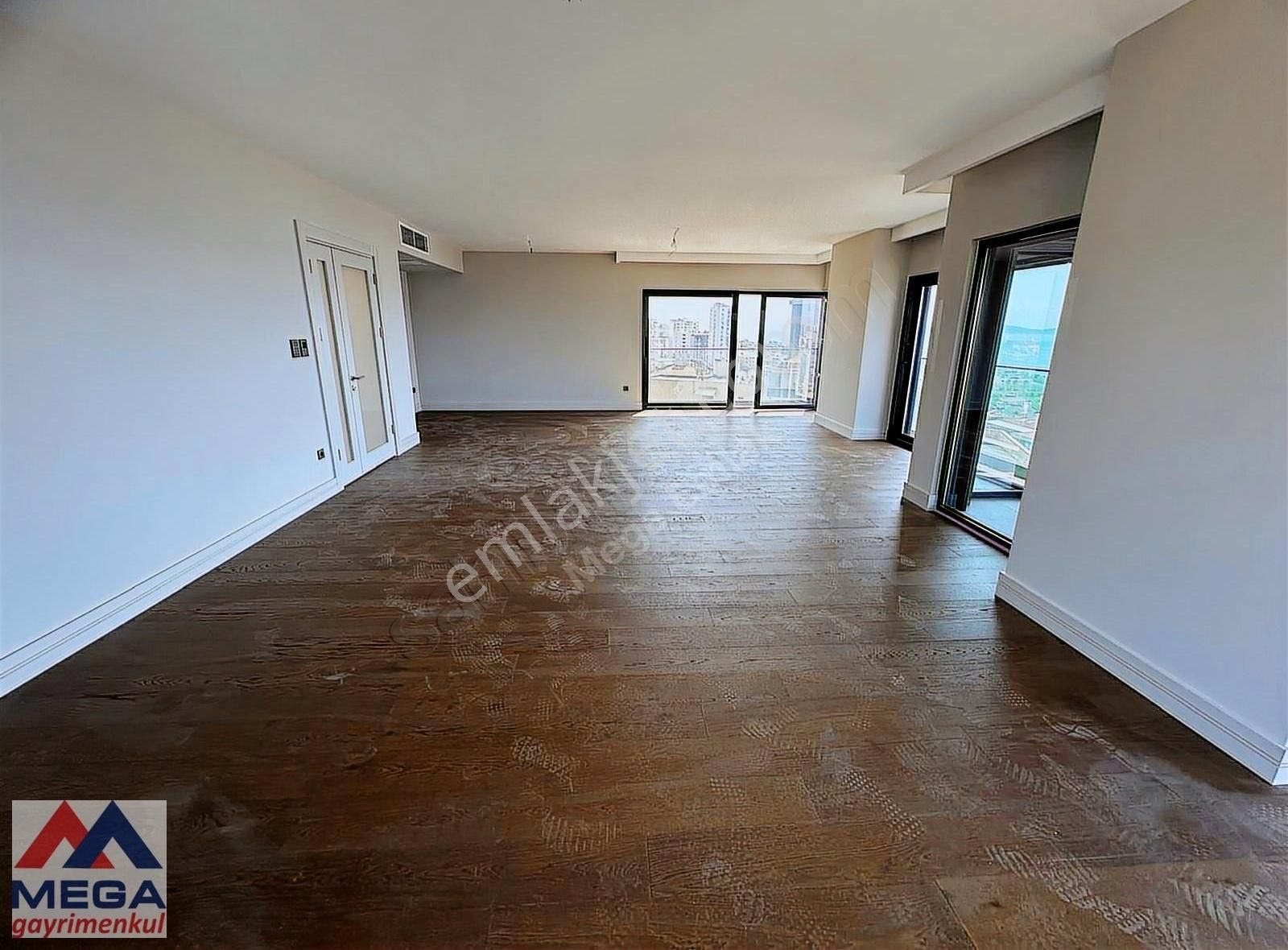 Büyük Klübe Yakın Panoramik Deniz Manzaralı 200m2 Katta Tek 4+1 - Görsel 20