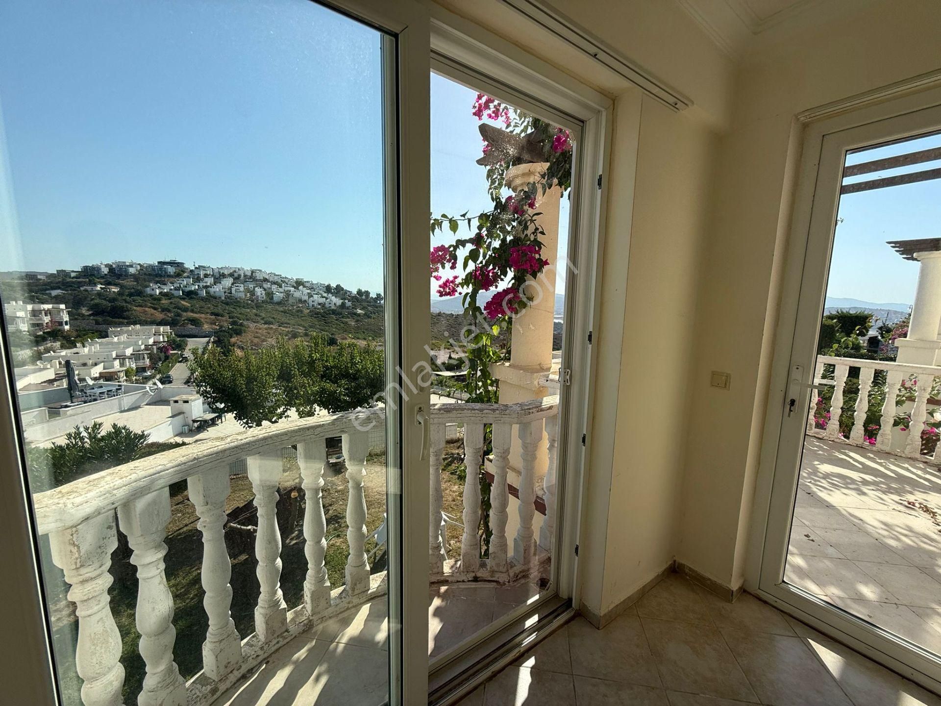 Denize Yakın Butik Sitede Satılık Manzaralı Üstkat Ev İngilizden Uygun Fiyata Ev Güvenlikli Havuzlu - Görsel 31