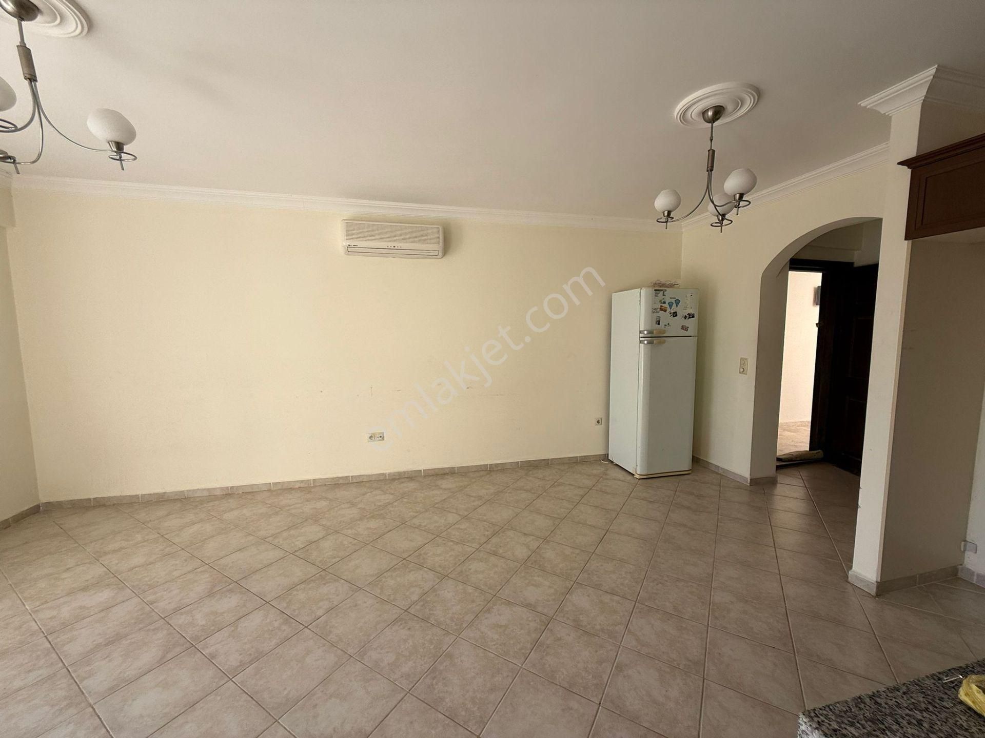 Denize Yakın Butik Sitede Satılık Manzaralı Üstkat Ev İngilizden Uygun Fiyata Ev Güvenlikli Havuzlu - Görsel 11