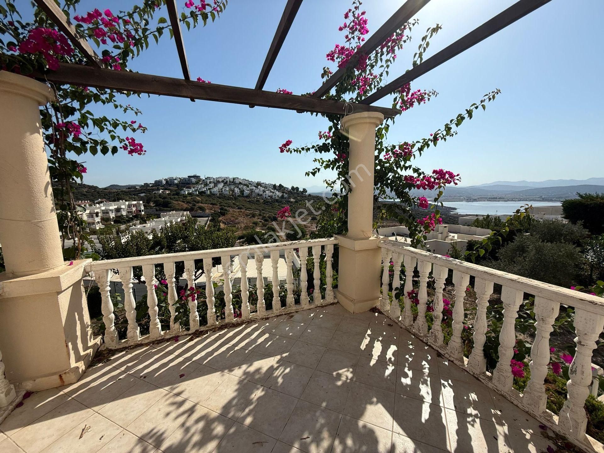 Denize Yakın Butik Sitede Satılık Manzaralı Üstkat Ev İngilizden Uygun Fiyata Ev Güvenlikli Havuzlu - Görsel 18