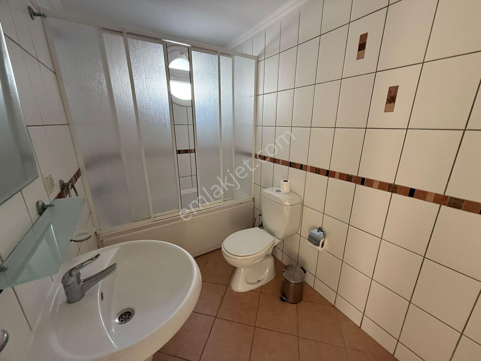 Denize Yakın Butik Sitede Satılık Manzaralı Üstkat Ev İngilizden Uygun Fiyata Ev Güvenlikli Havuzlu - Görsel 32