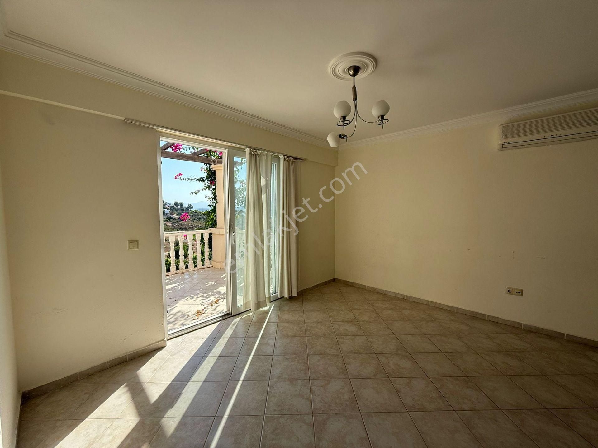 Denize Yakın Butik Sitede Satılık Manzaralı Üstkat Ev İngilizden Uygun Fiyata Ev Güvenlikli Havuzlu - Görsel 22