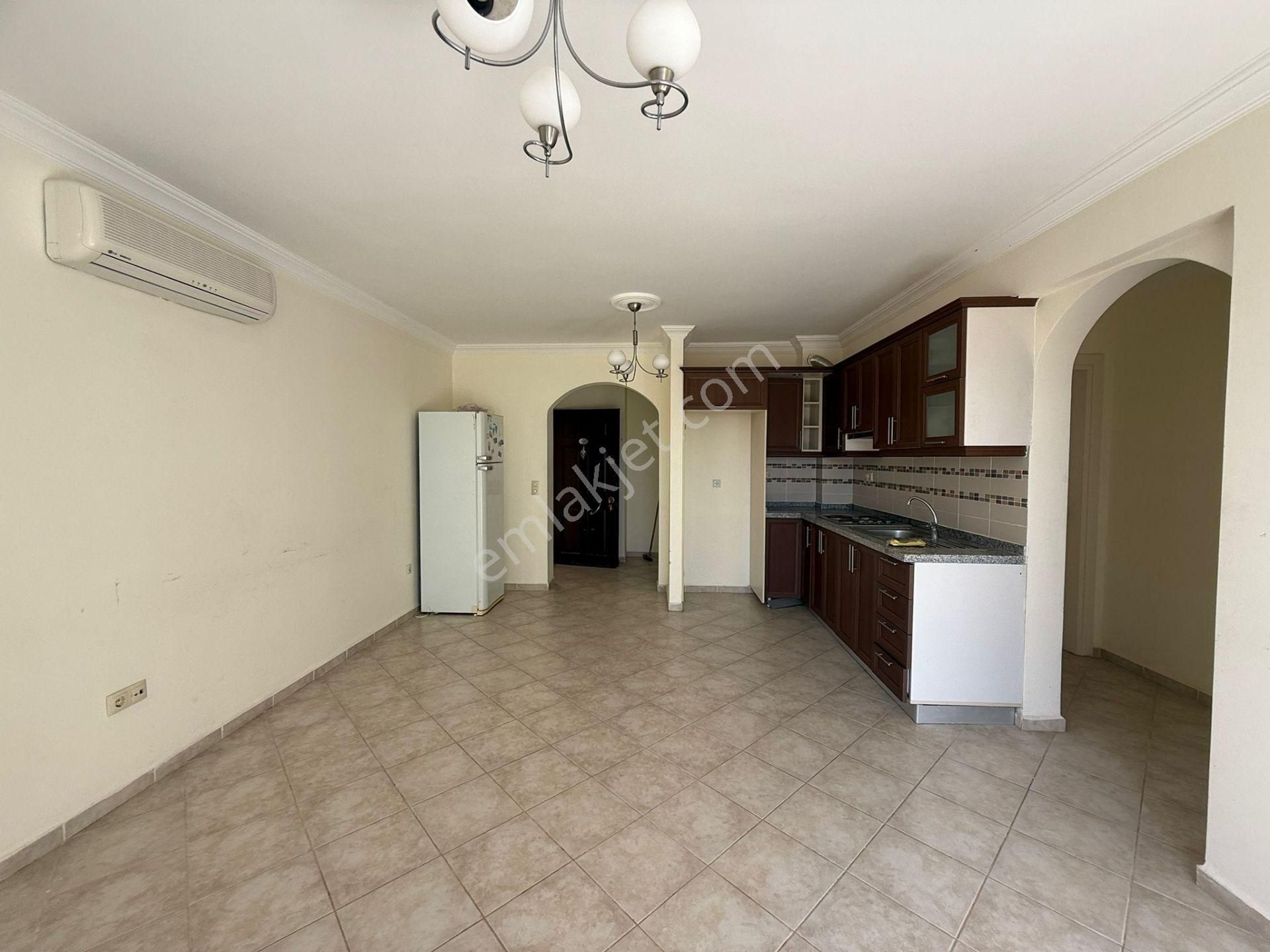 Denize Yakın Butik Sitede Satılık Manzaralı Üstkat Ev İngilizden Uygun Fiyata Ev Güvenlikli Havuzlu - Görsel 5