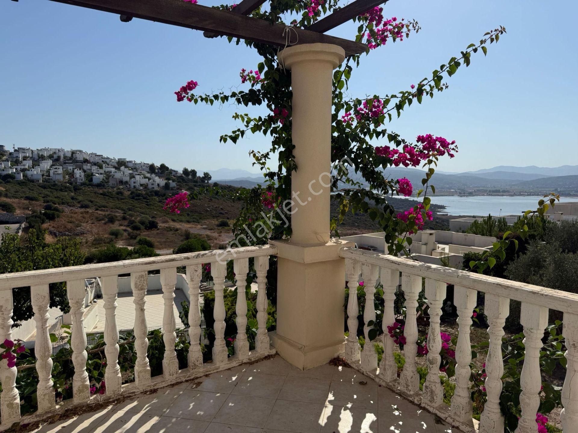 Denize Yakın Butik Sitede Satılık Manzaralı Üstkat Ev İngilizden Uygun Fiyata Ev Güvenlikli Havuzlu - Görsel 14