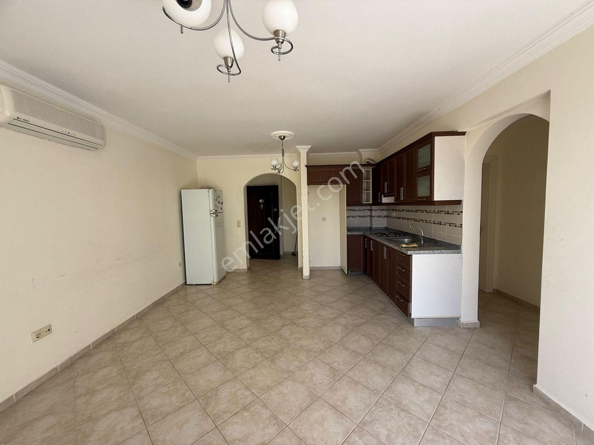 Denize Yakın Butik Sitede Satılık Manzaralı Üstkat Ev İngilizden Uygun Fiyata Ev Güvenlikli Havuzlu - Görsel 9