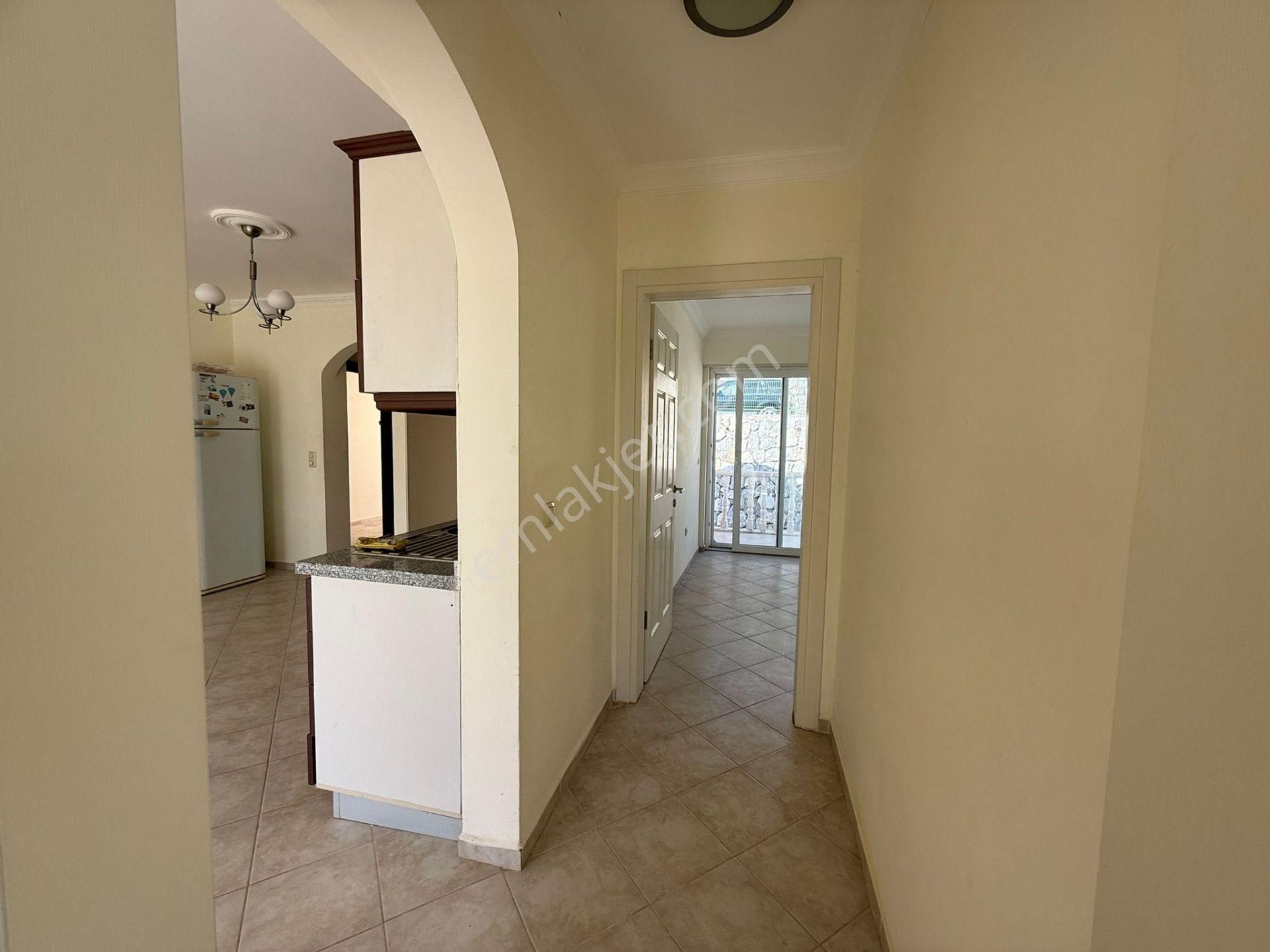 Denize Yakın Butik Sitede Satılık Manzaralı Üstkat Ev İngilizden Uygun Fiyata Ev Güvenlikli Havuzlu - Görsel 29