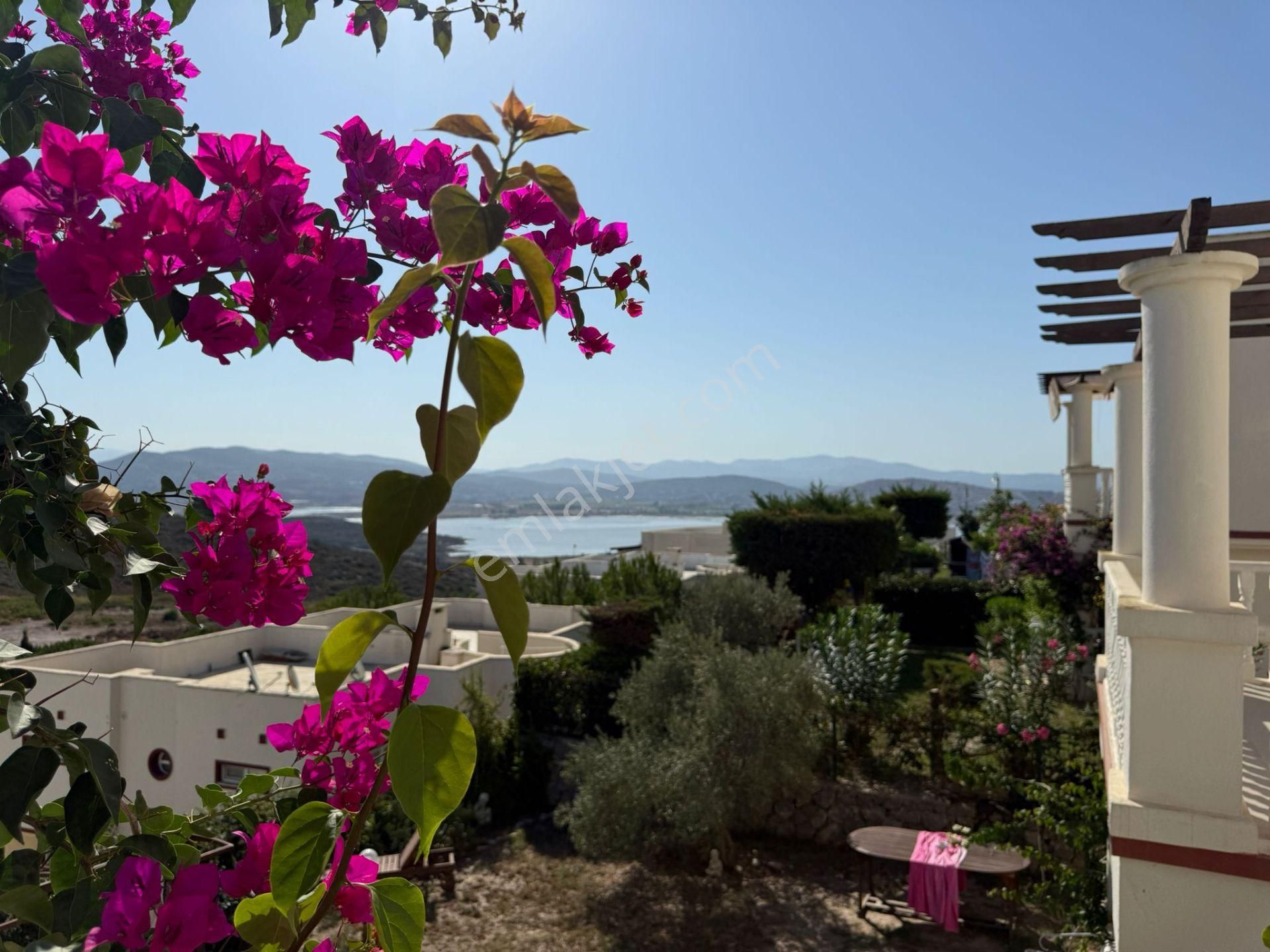 Denize Yakın Butik Sitede Satılık Manzaralı Üstkat Ev İngilizden Uygun Fiyata Ev Güvenlikli Havuzlu - Görsel 4