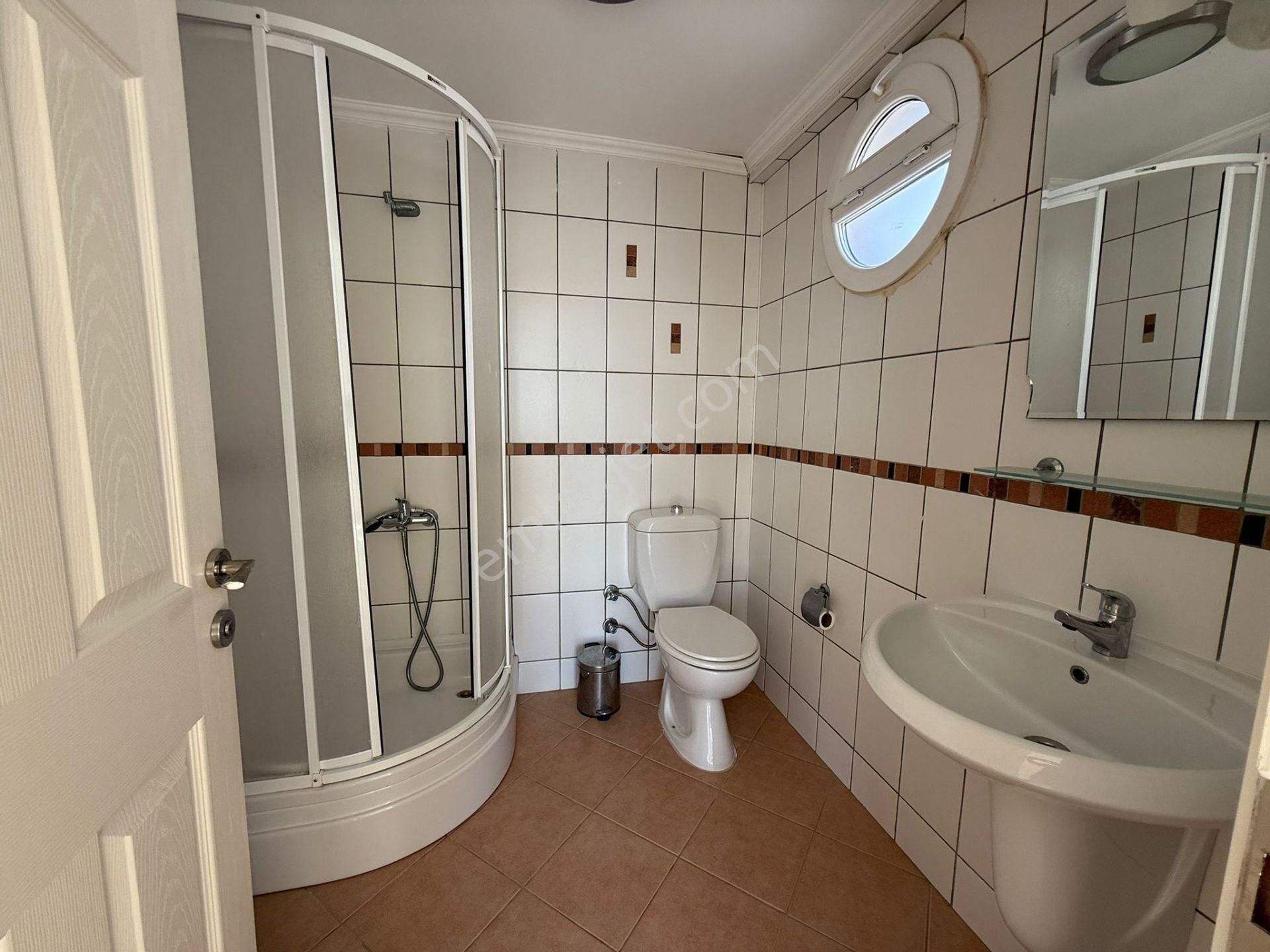 Denize Yakın Butik Sitede Satılık Manzaralı Üstkat Ev İngilizden Uygun Fiyata Ev Güvenlikli Havuzlu - Görsel 30