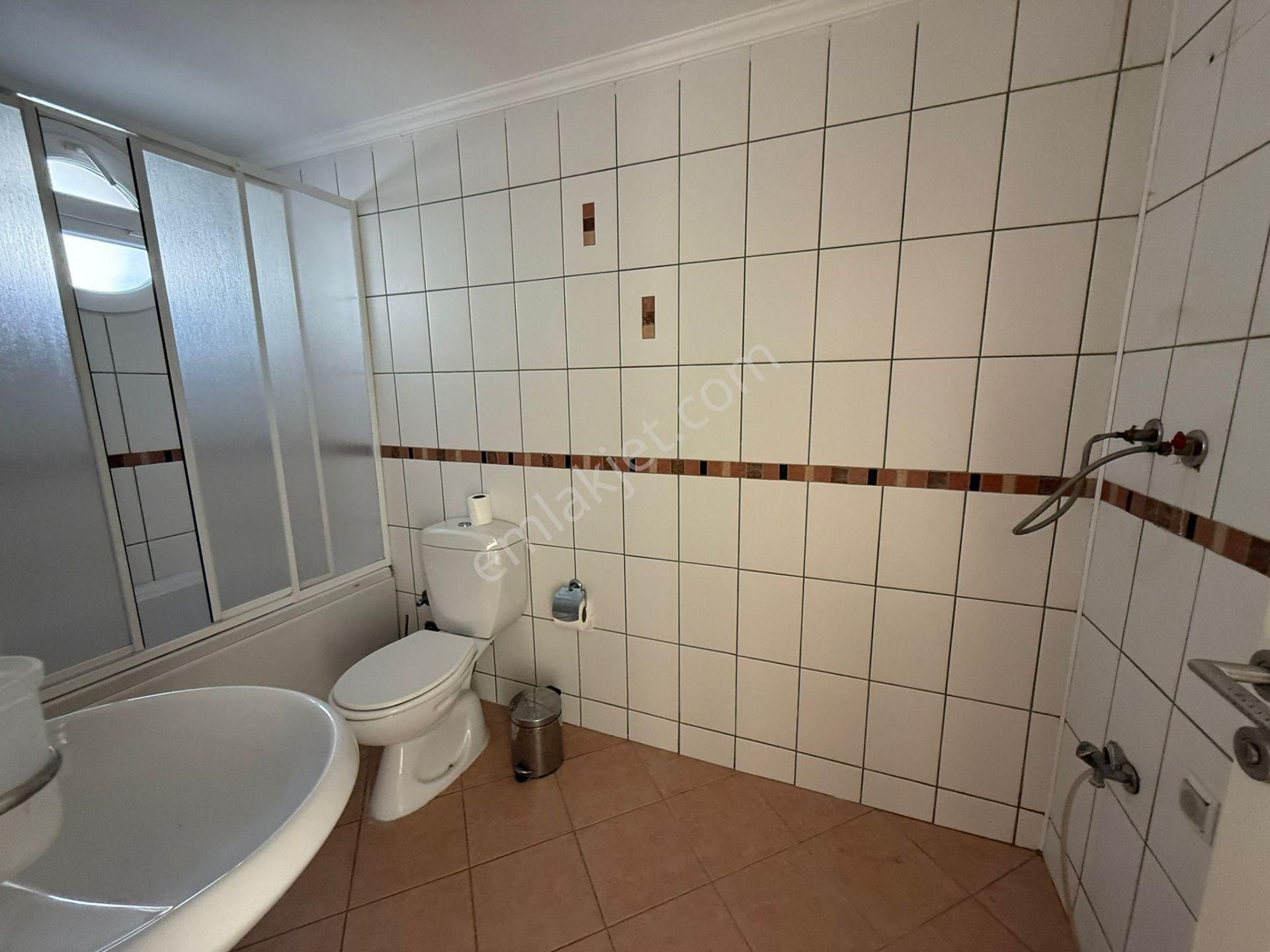 Denize Yakın Butik Sitede Satılık Manzaralı Üstkat Ev İngilizden Uygun Fiyata Ev Güvenlikli Havuzlu - Görsel 24